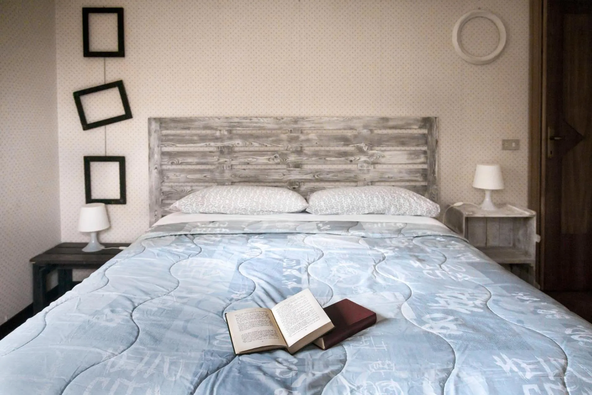 Bedroom, Bed in MeraVilla