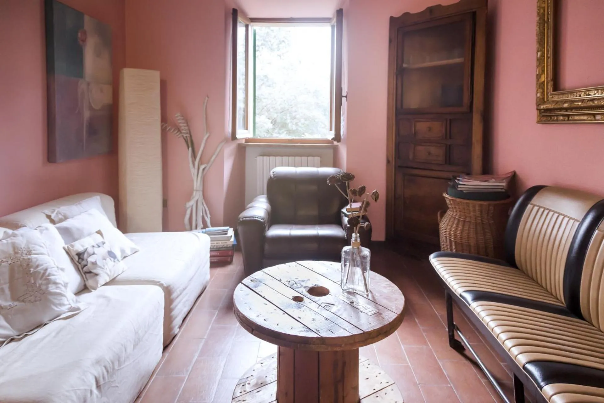 Communal lounge/ TV room in MeraVilla