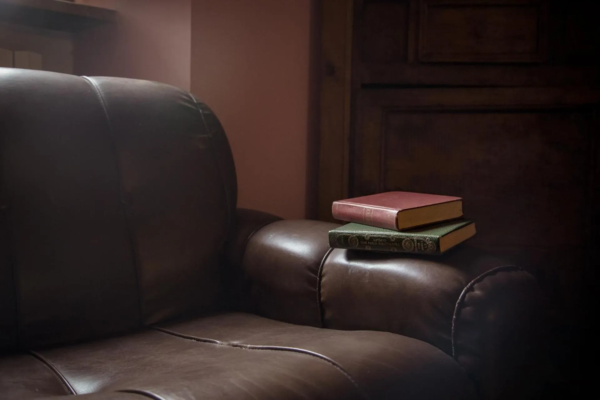 Communal lounge/ TV room in MeraVilla