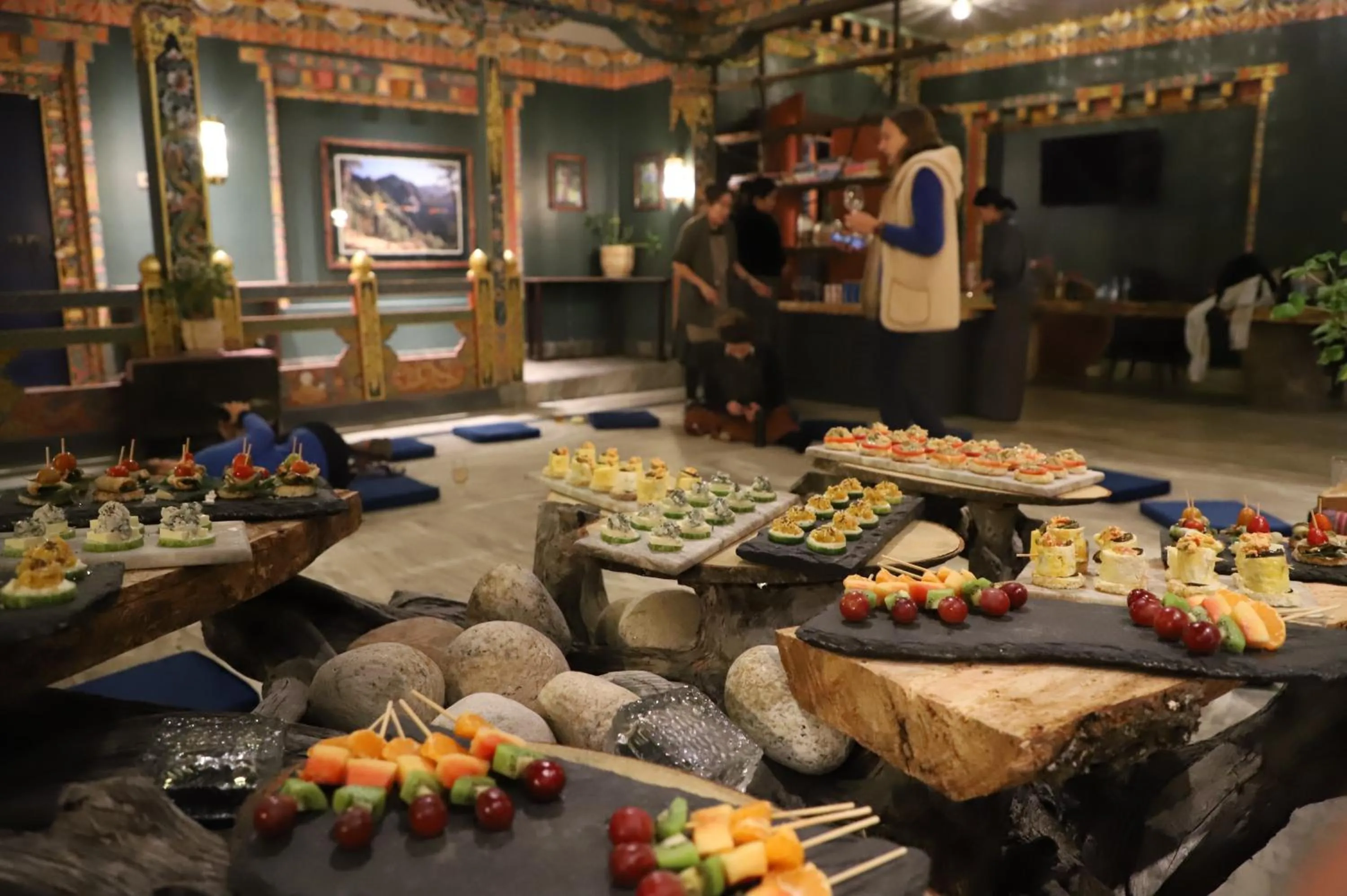 Restaurant/places to eat in Taktsangri-La