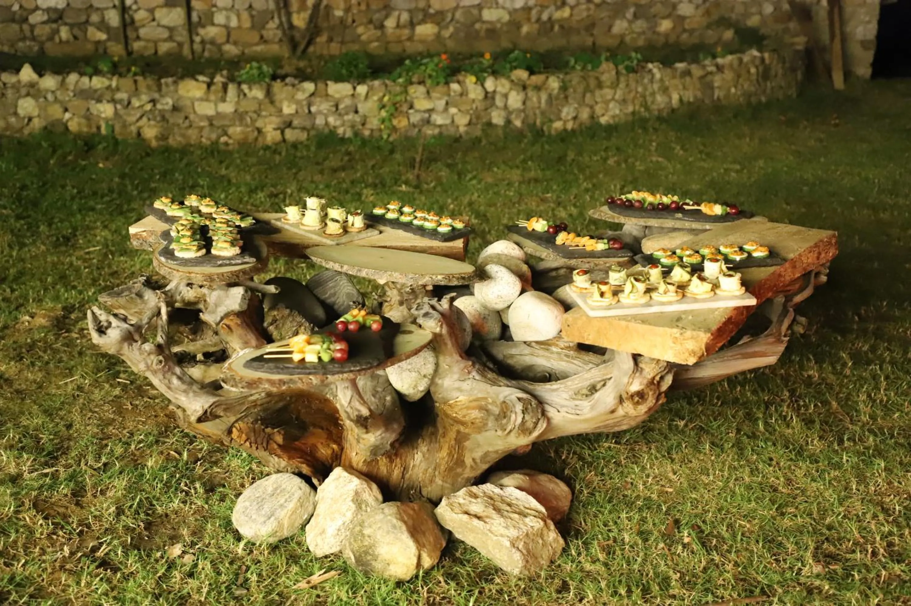 Restaurant/places to eat in Taktsangri-La