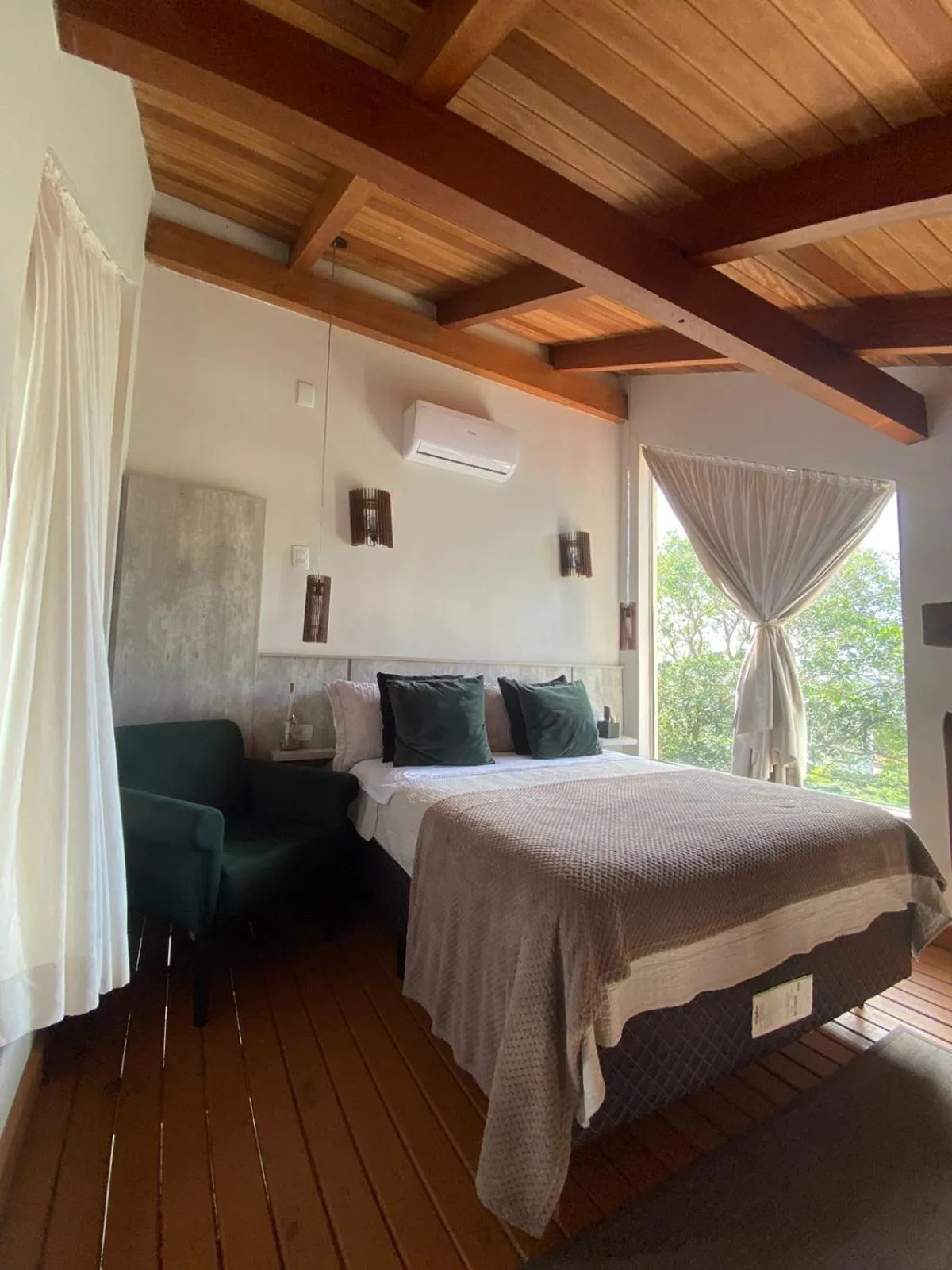 Bed in Bombinhas Guest House