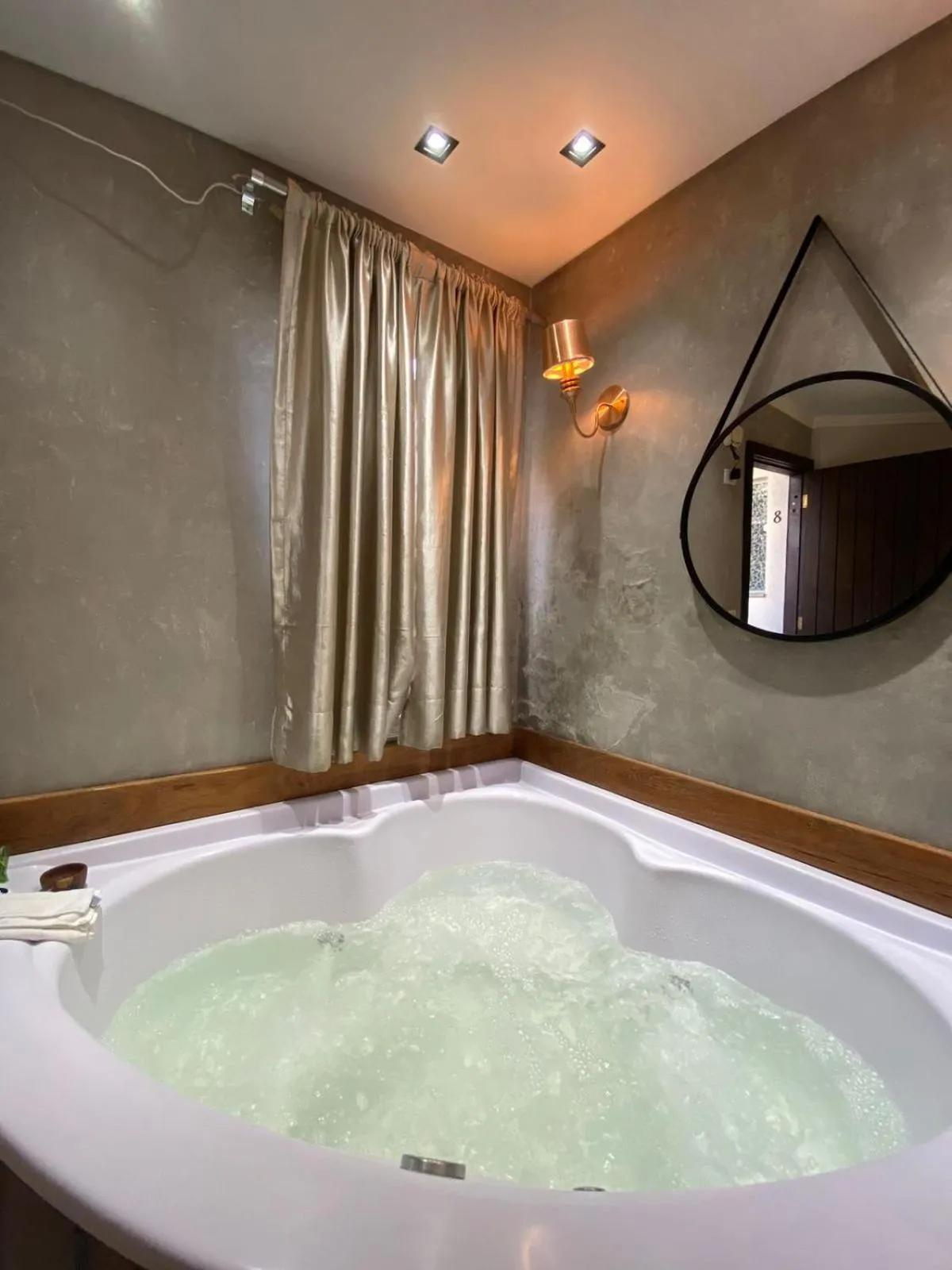 Hot Tub in Bombinhas Guest House