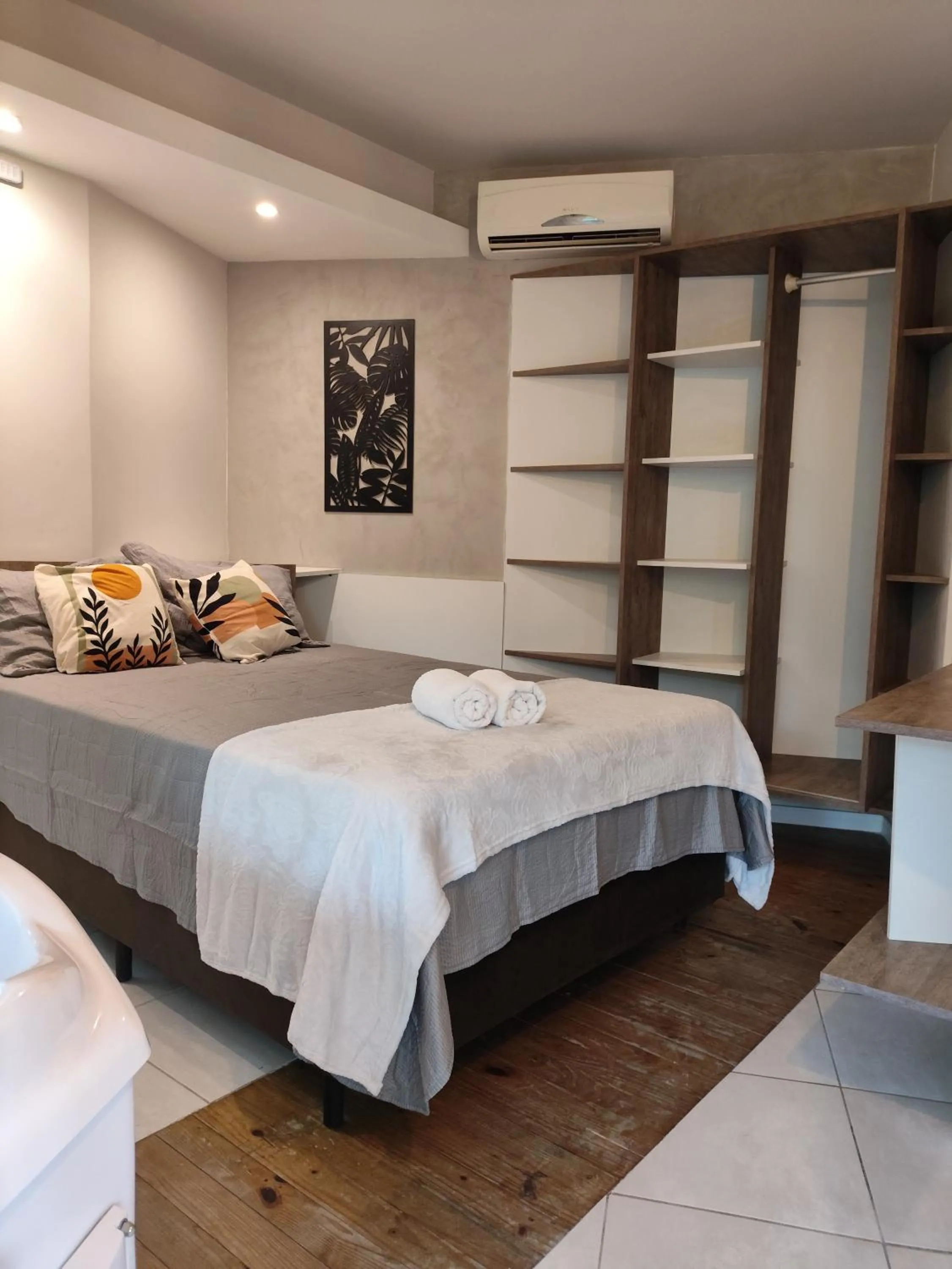 Bed in Bombinhas Guest House