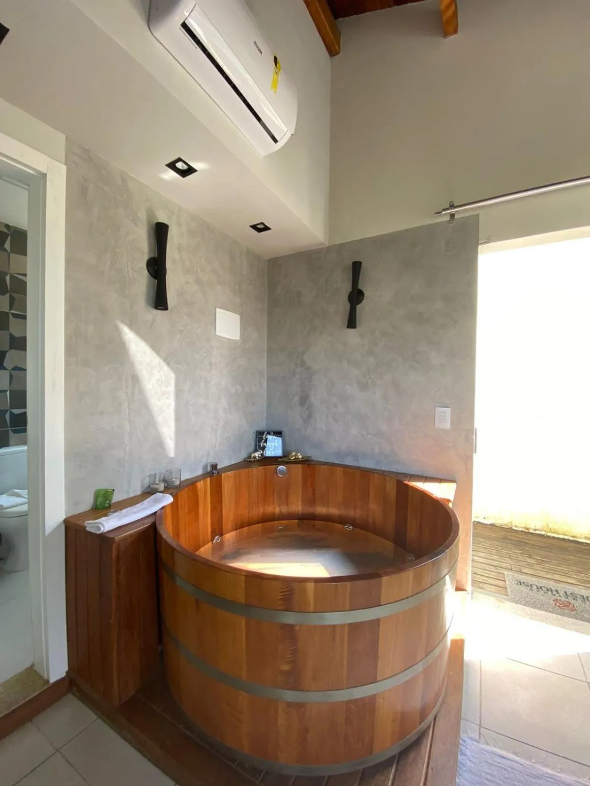 Hot Tub in Bombinhas Guest House