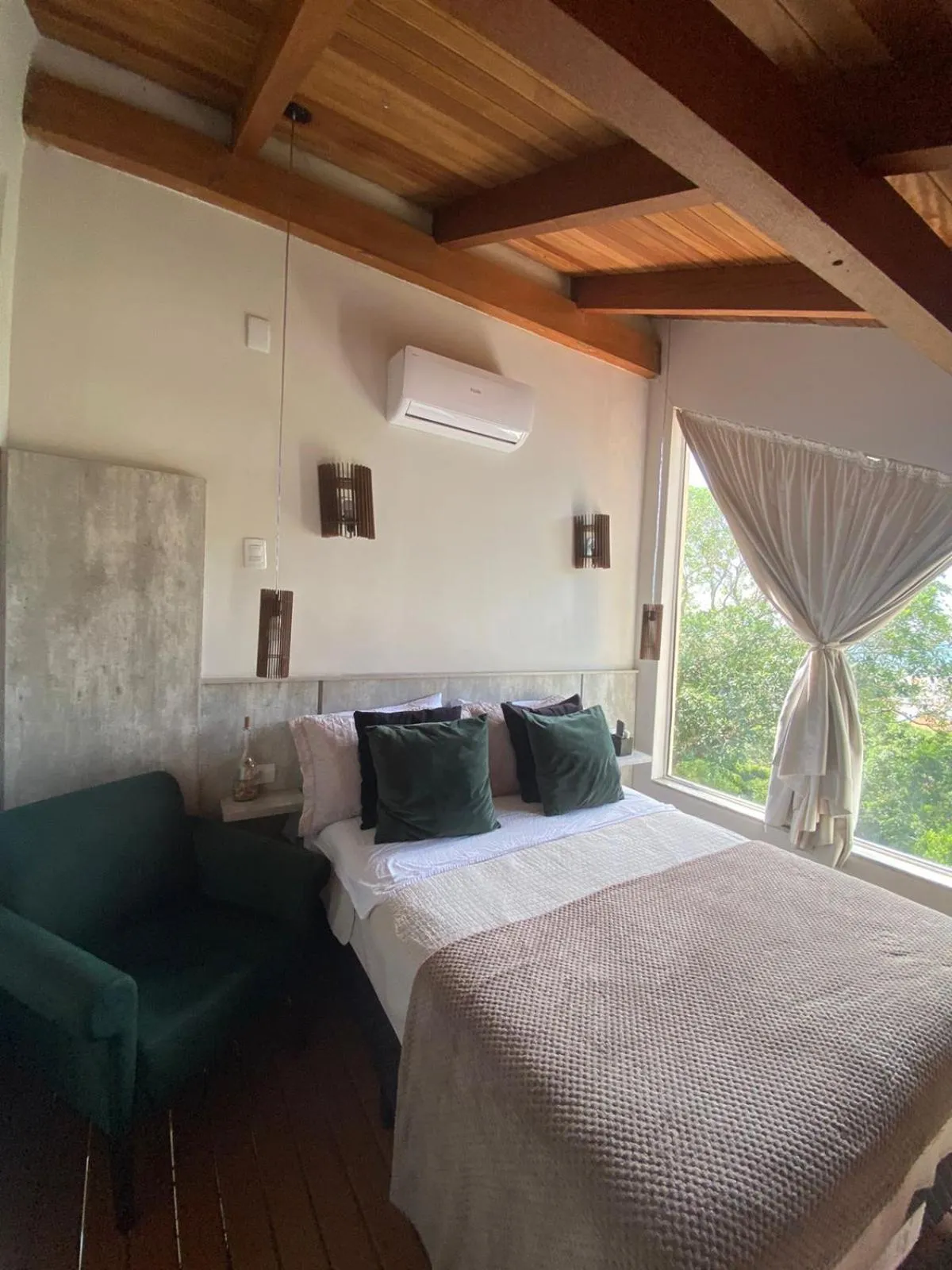 Bed in Bombinhas Guest House