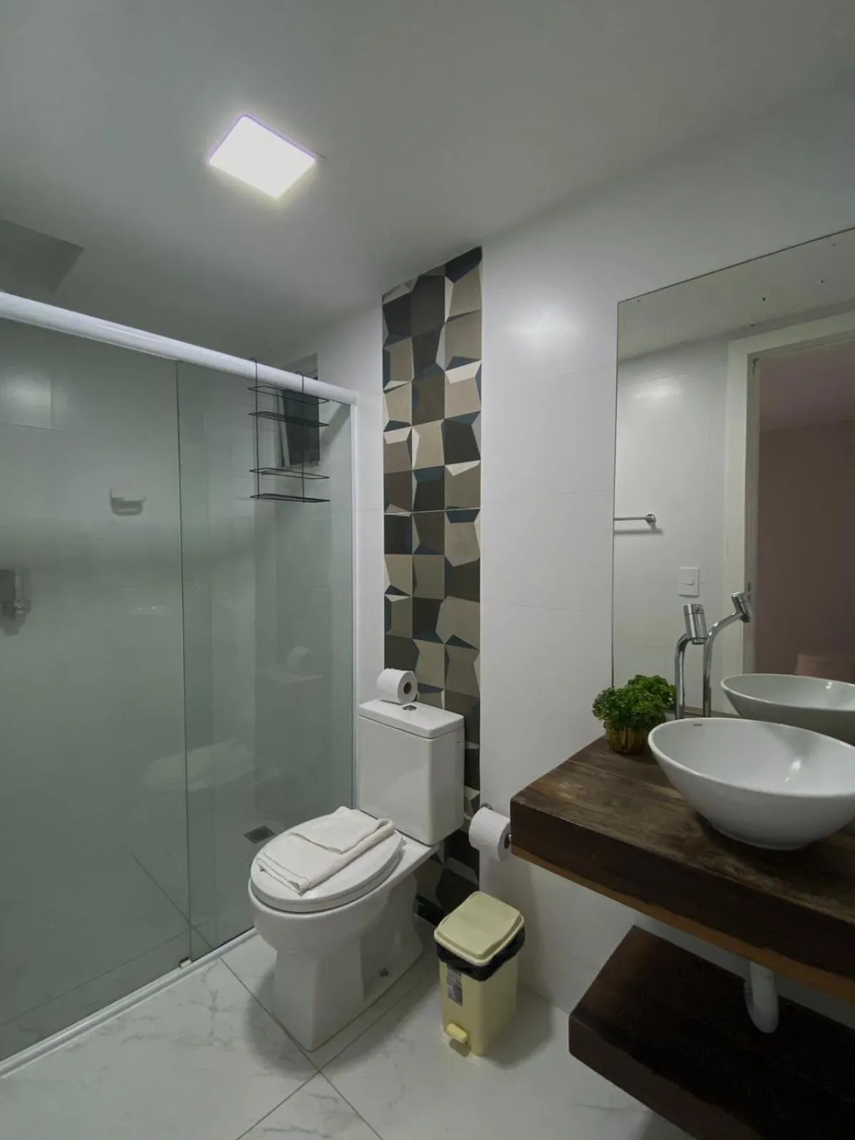 Shower in Bombinhas Guest House