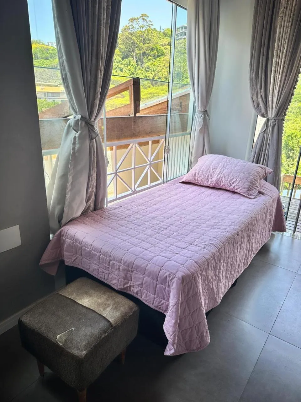 Bed in Bombinhas Guest House