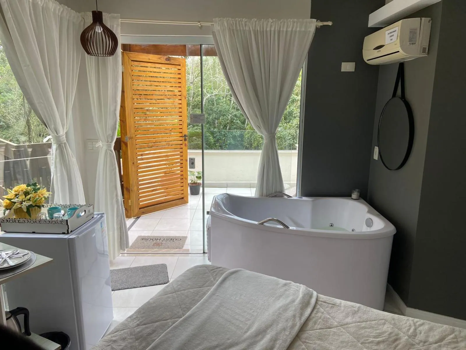 Bed in Bombinhas Guest House