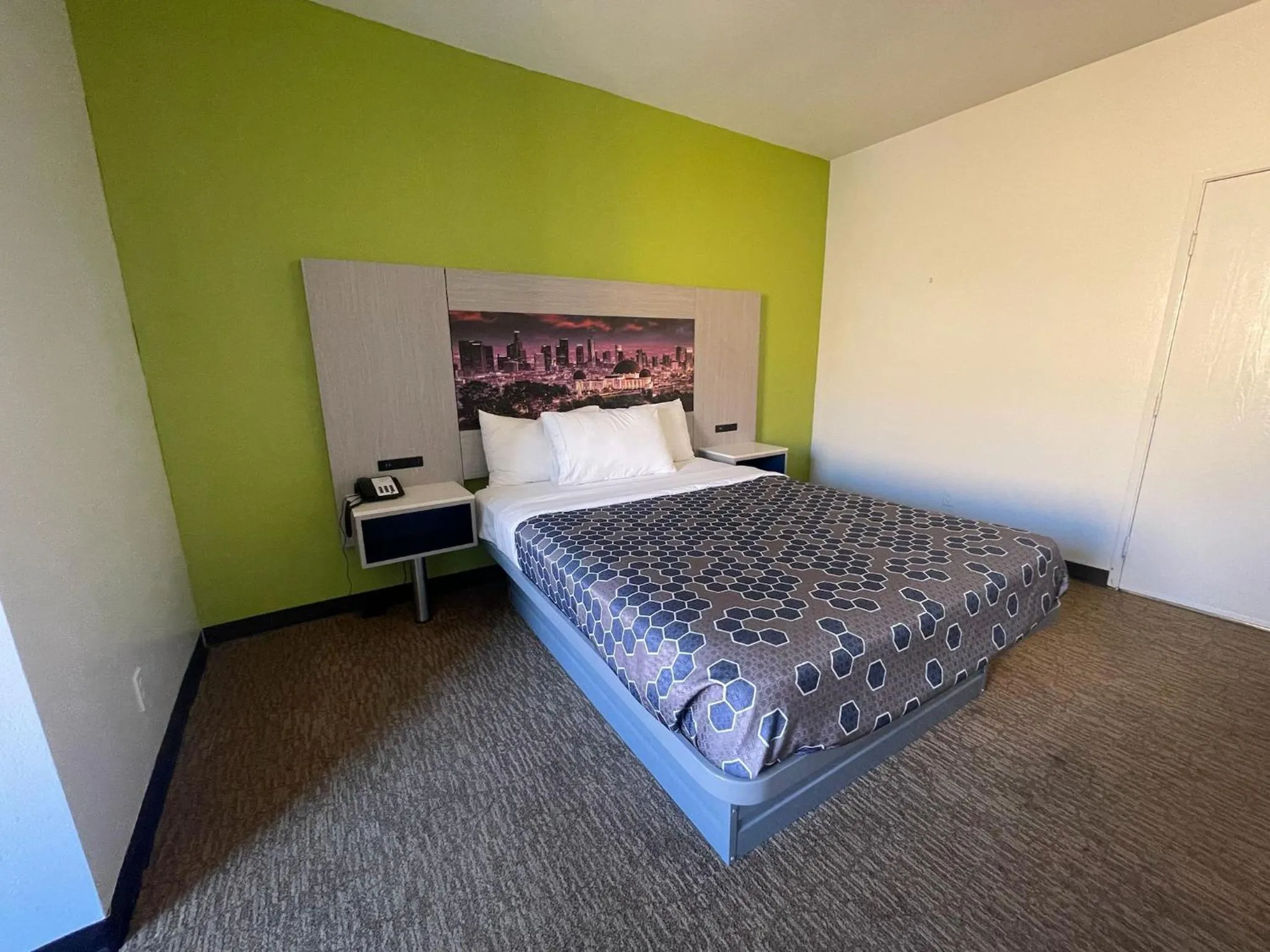 Bed in Hotel Pacific Garden