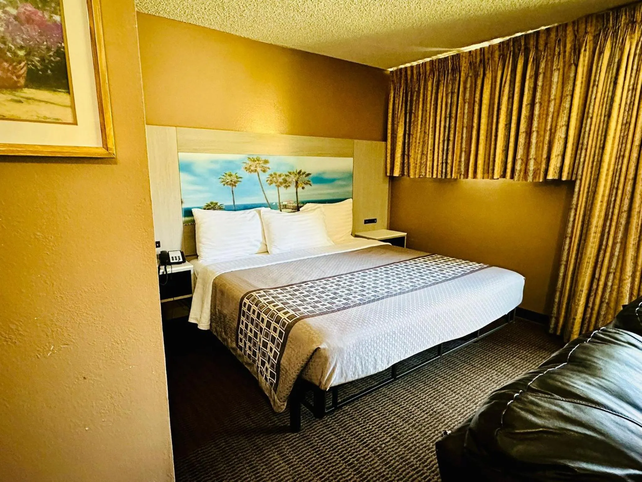 Bed in Hotel Pacific Garden