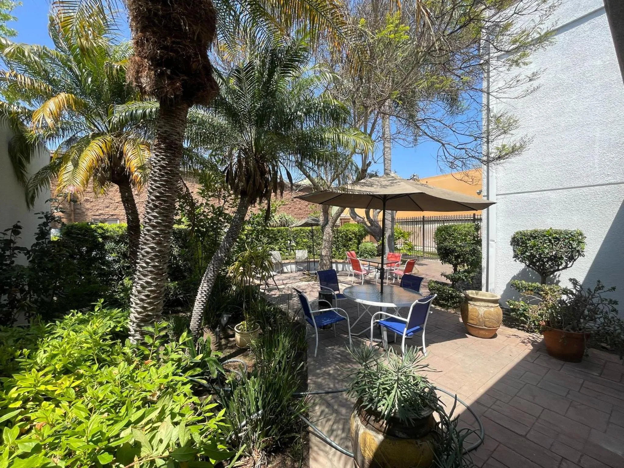 Patio in Hotel Pacific Garden