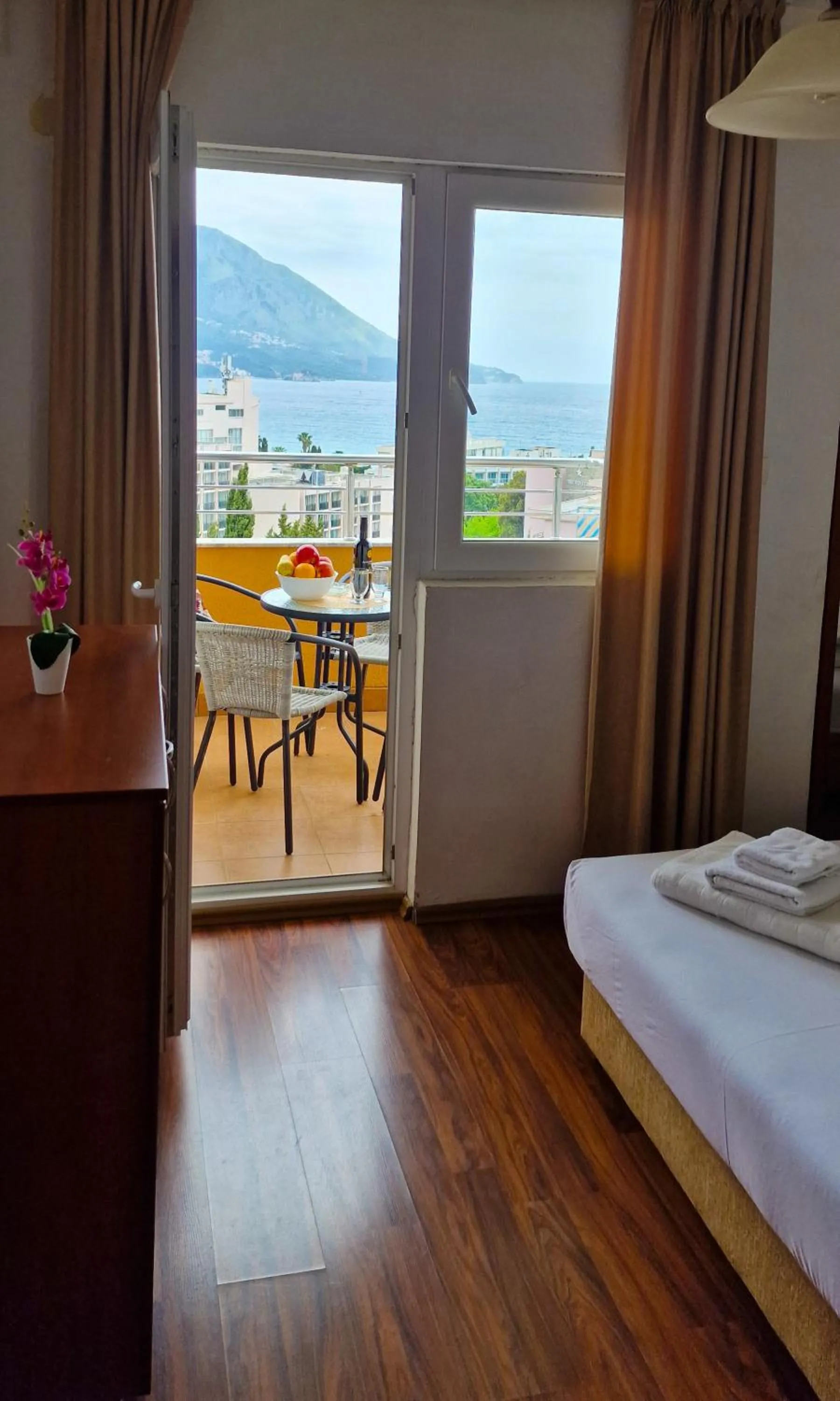 Balcony/Terrace, Bed in Evropa Lux Apartments