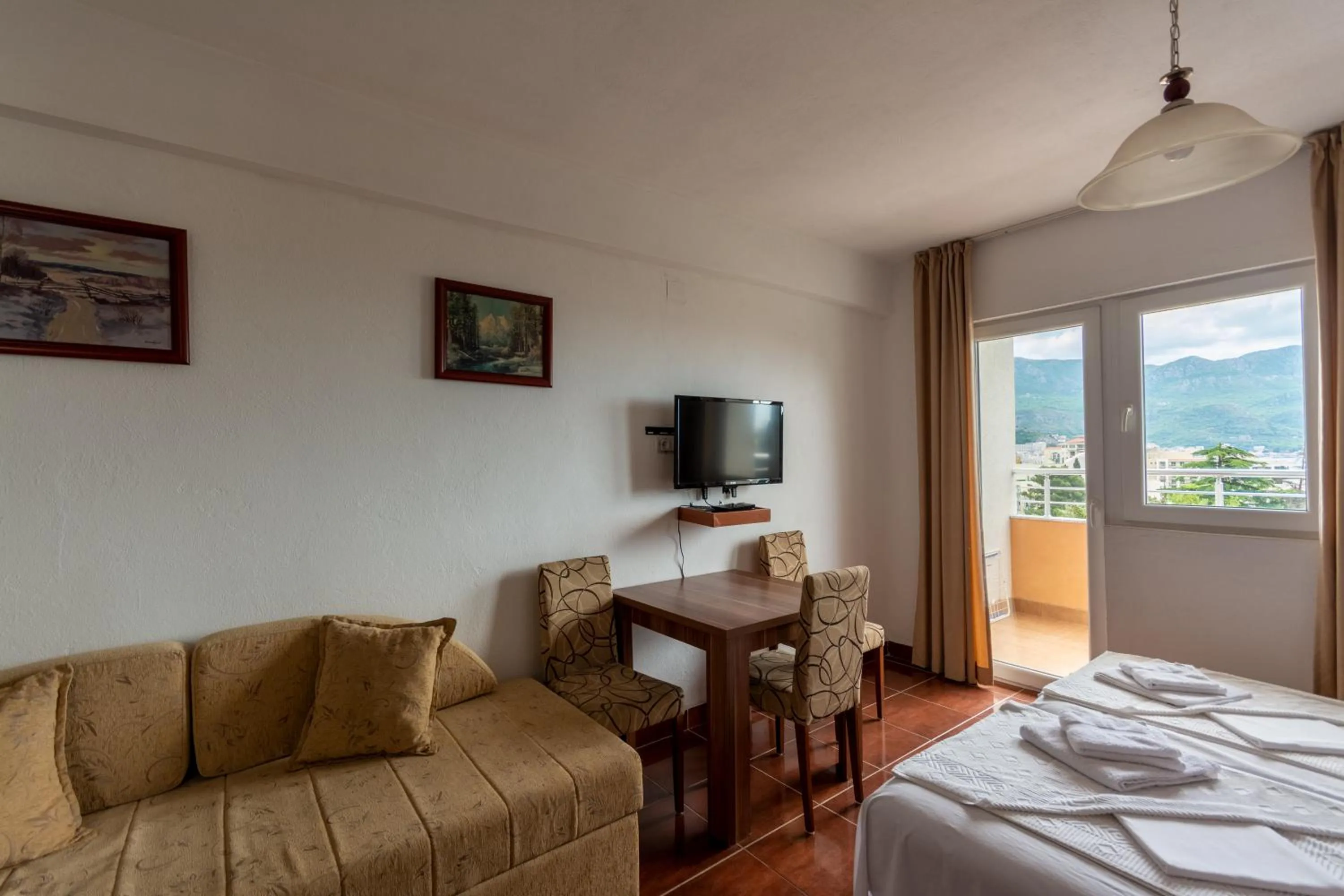 TV and multimedia, Bed in Evropa Lux Apartments