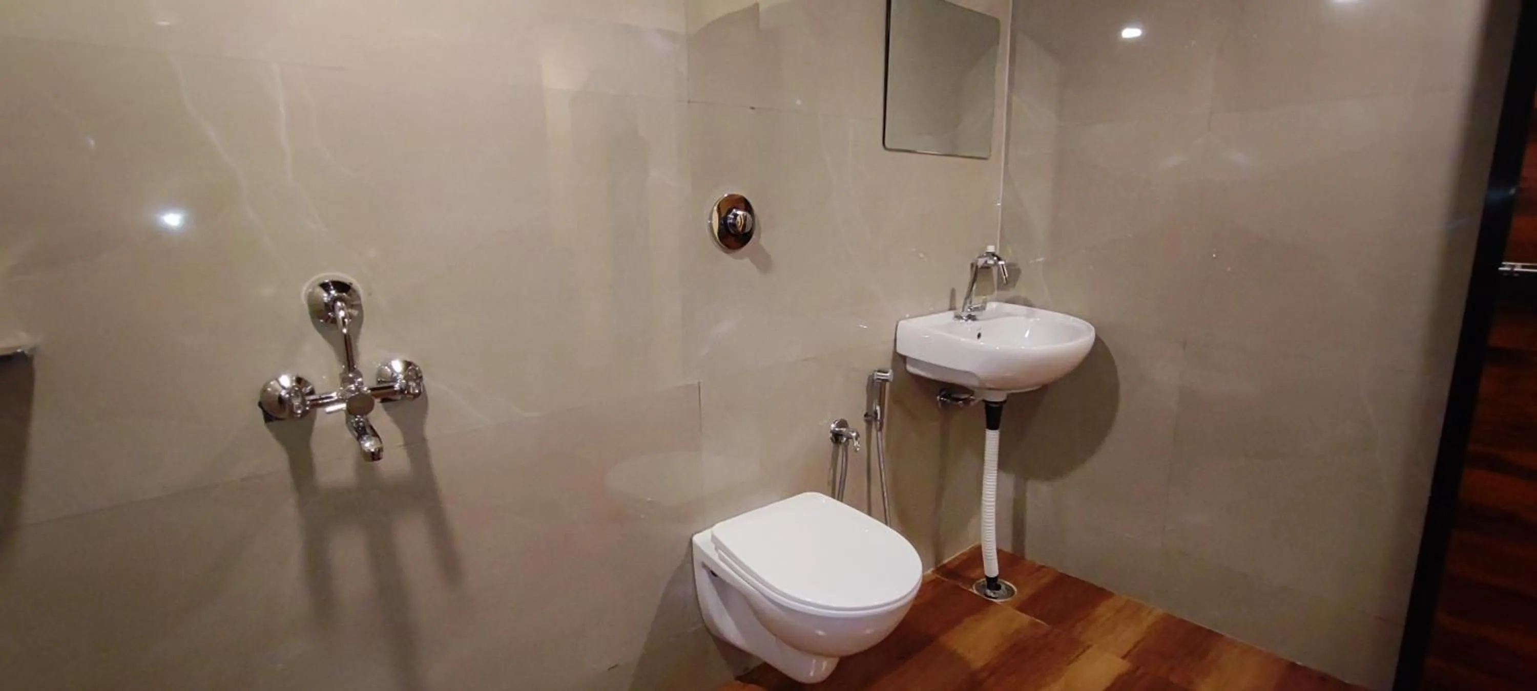 Shower in Tribal Wood Resort