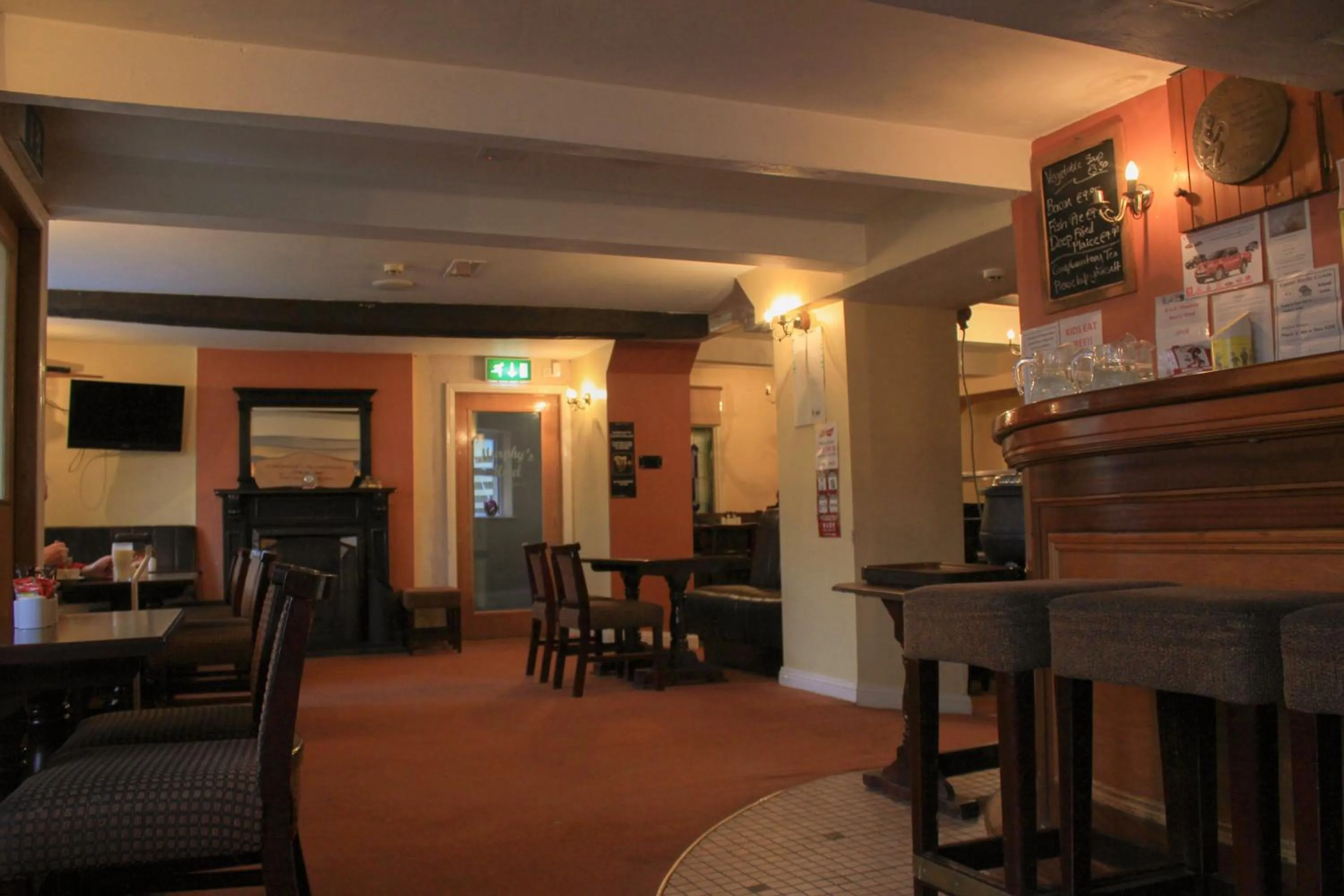 Restaurant/places to eat in Murphys Hotel