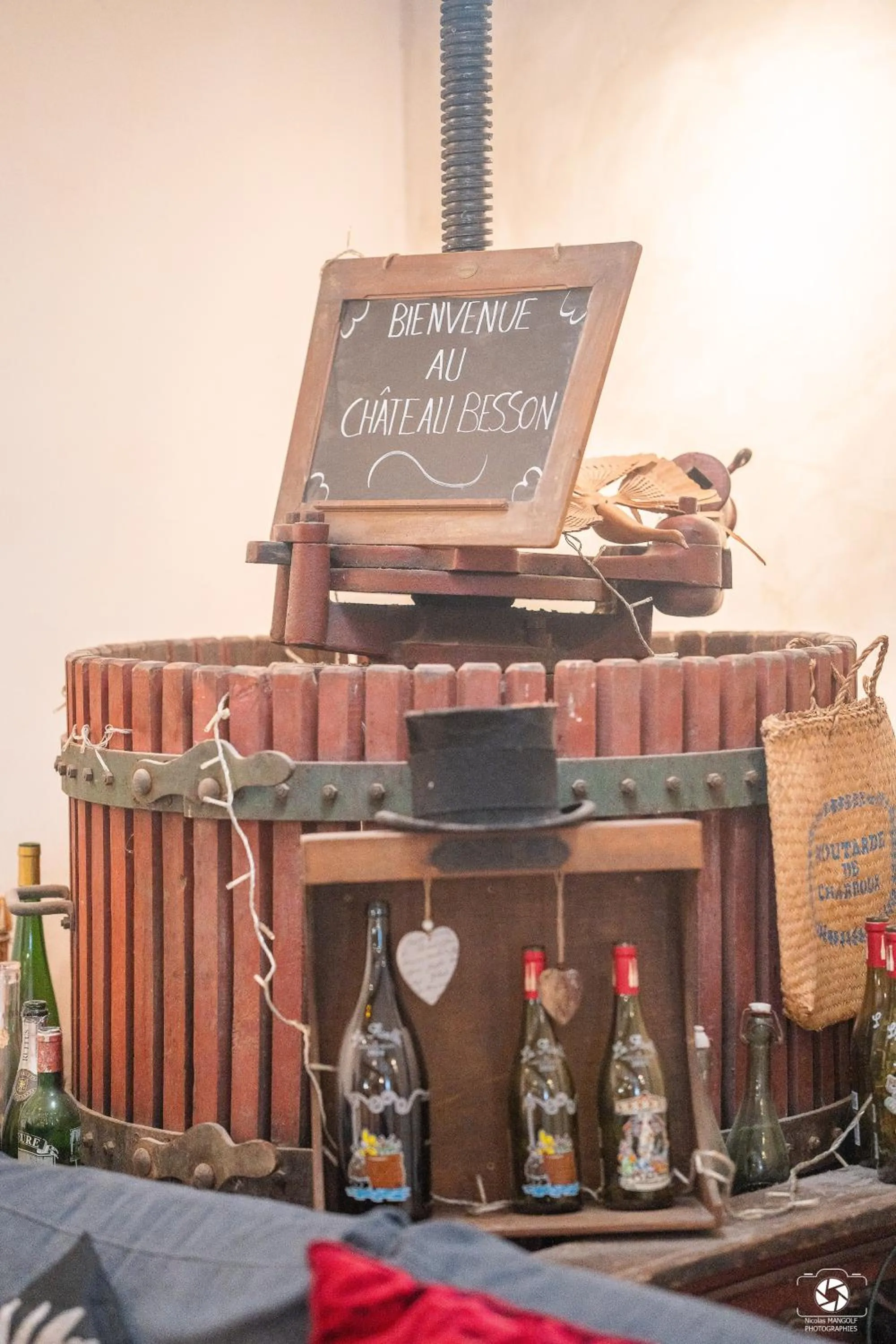 Restaurant/places to eat in Château Besson