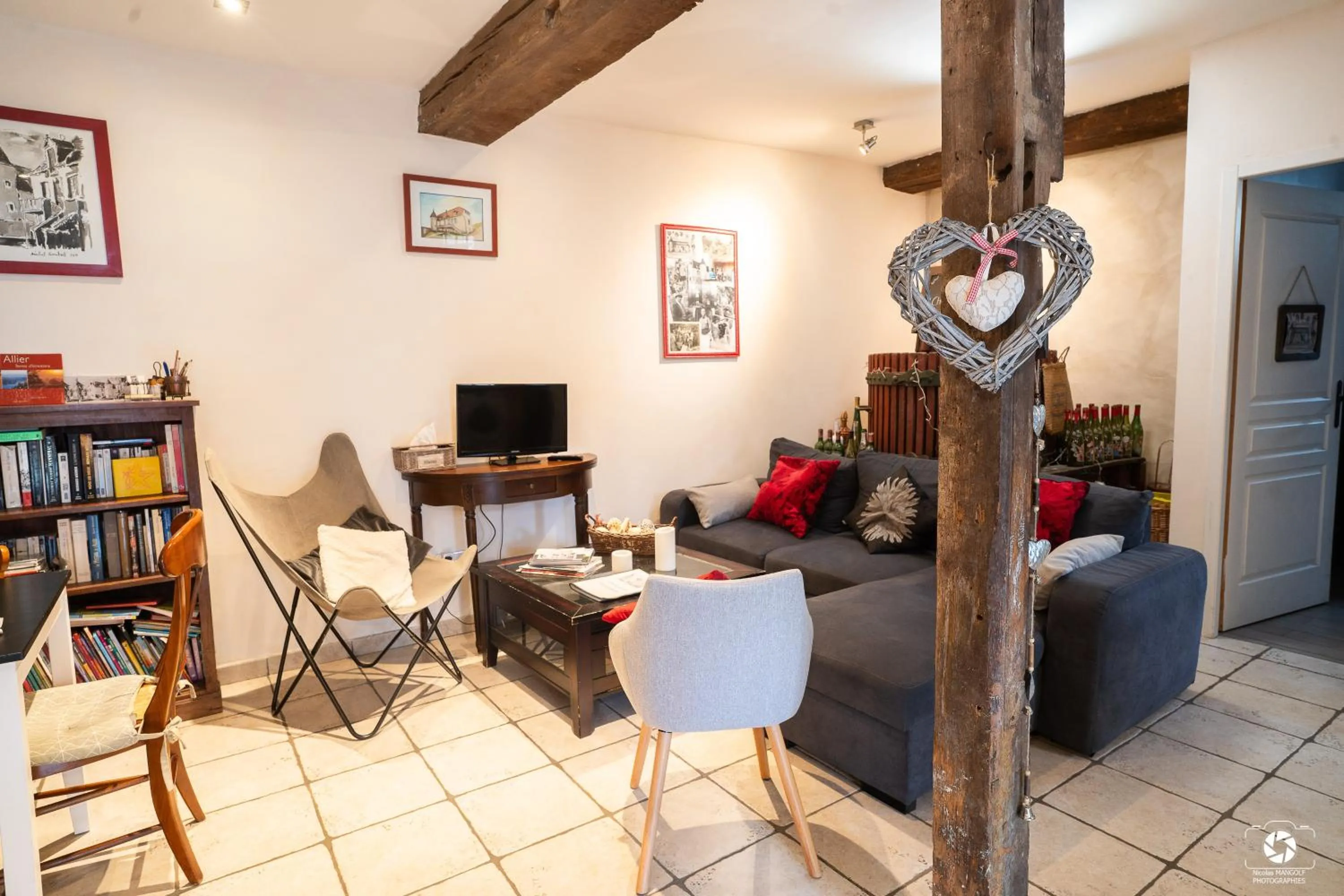 Communal lounge/ TV room in Château Besson