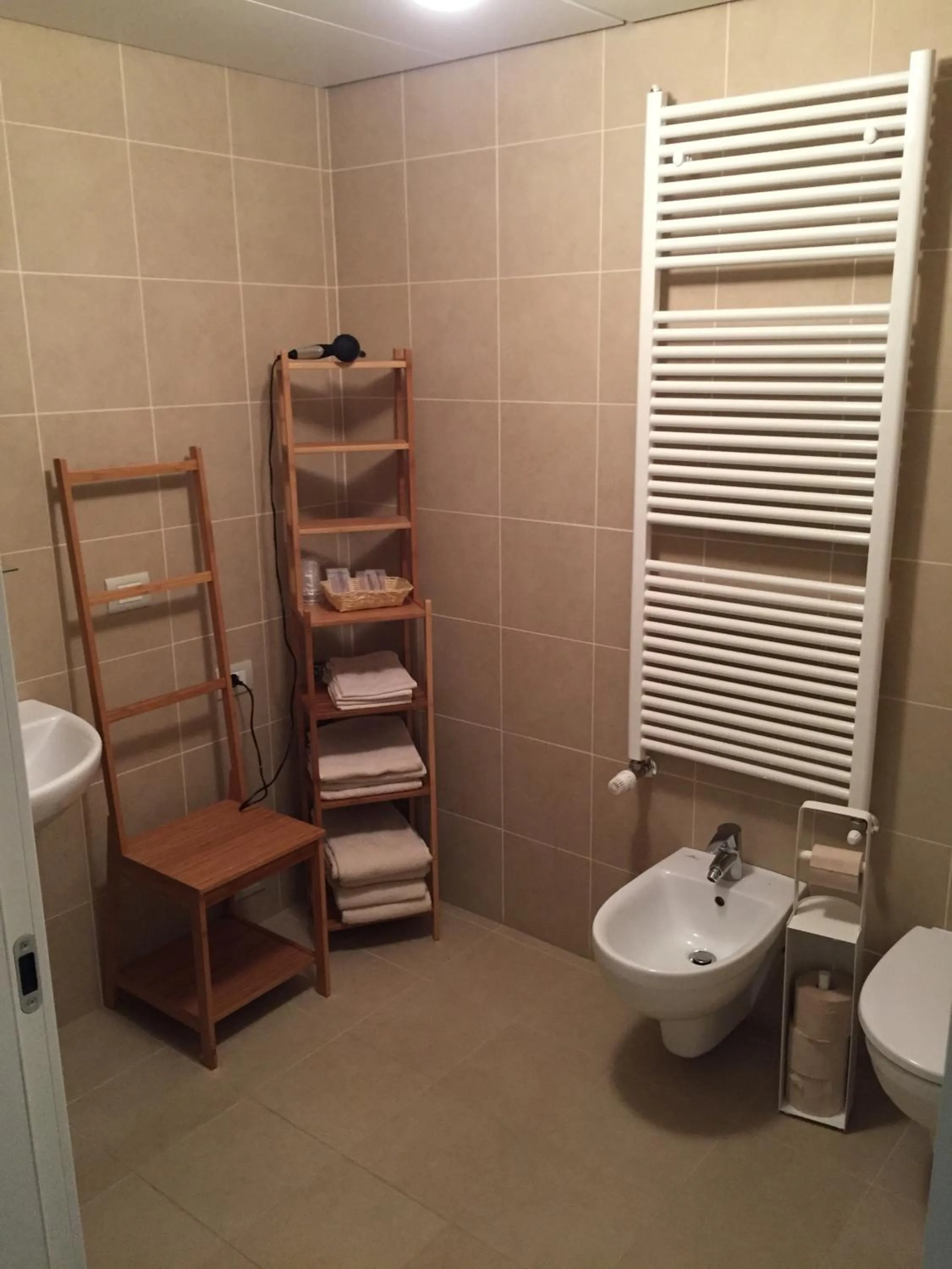 Bathroom in Komodo short stay apartments