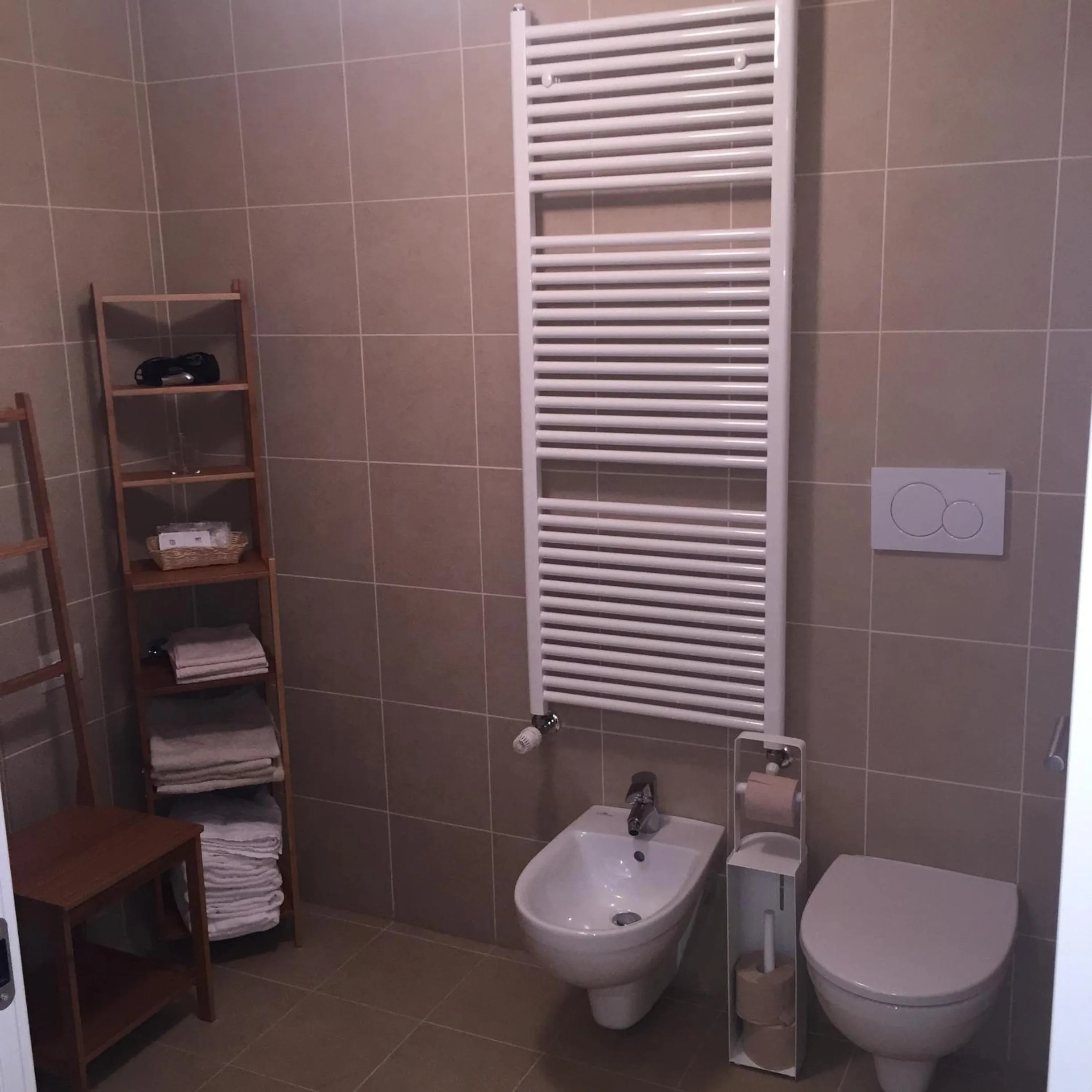 Bathroom in Komodo short stay apartments