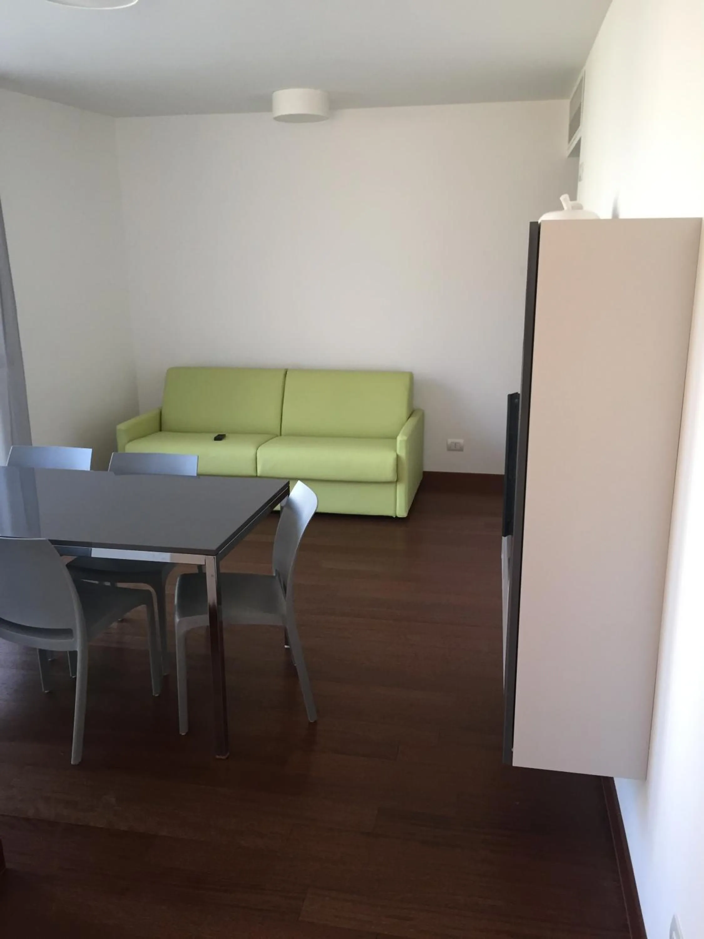 Dining area in Komodo short stay apartments