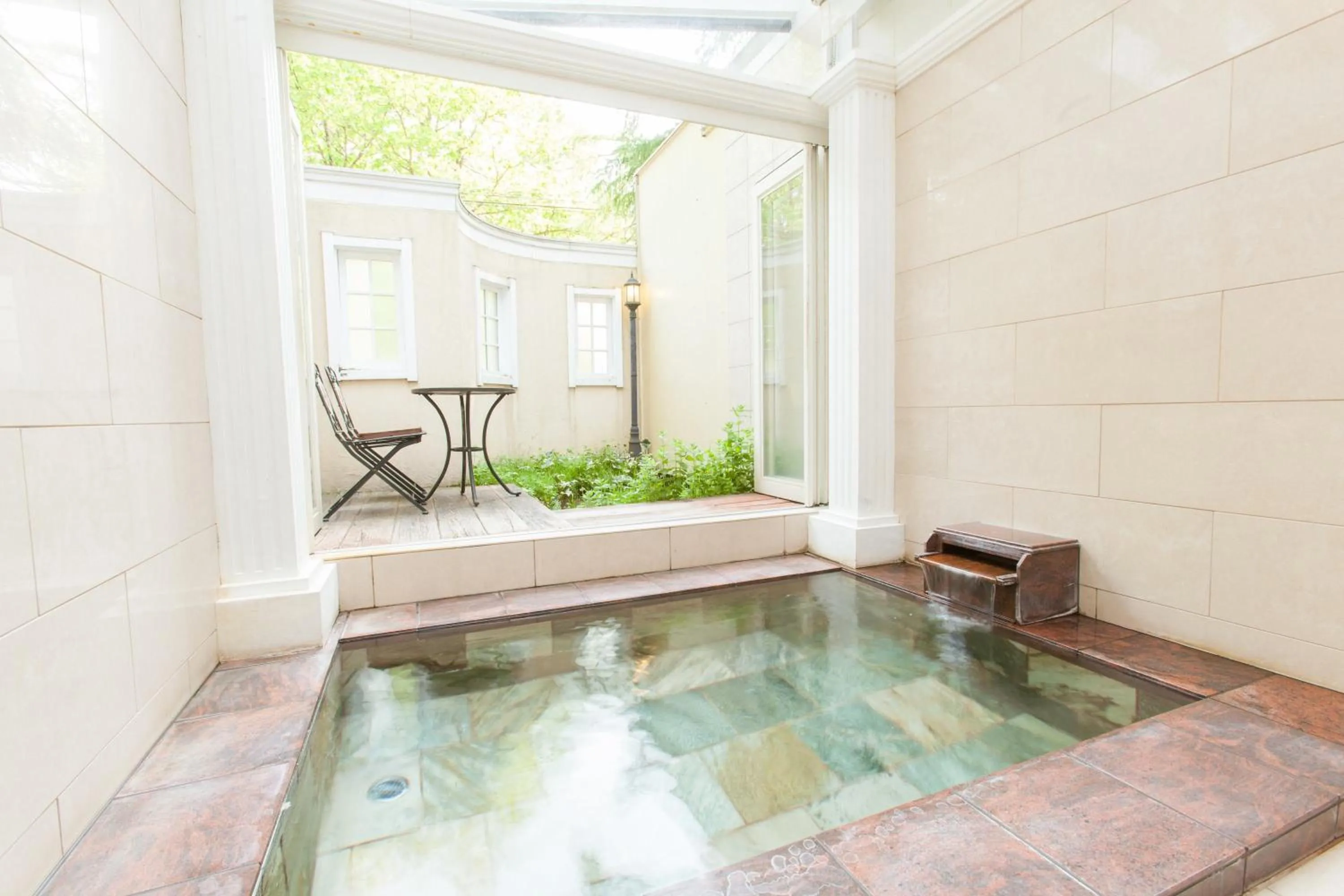 Hot Spring Bath in Restaurant & Hotel Traumerei