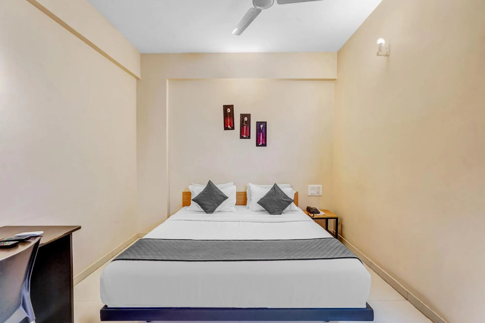 Bed in UPAR Hotels Nearby Bagmane Tech Park