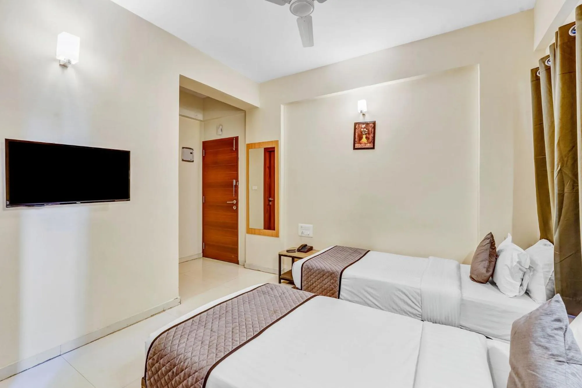 Bed in UPAR Hotels Nearby Bagmane Tech Park