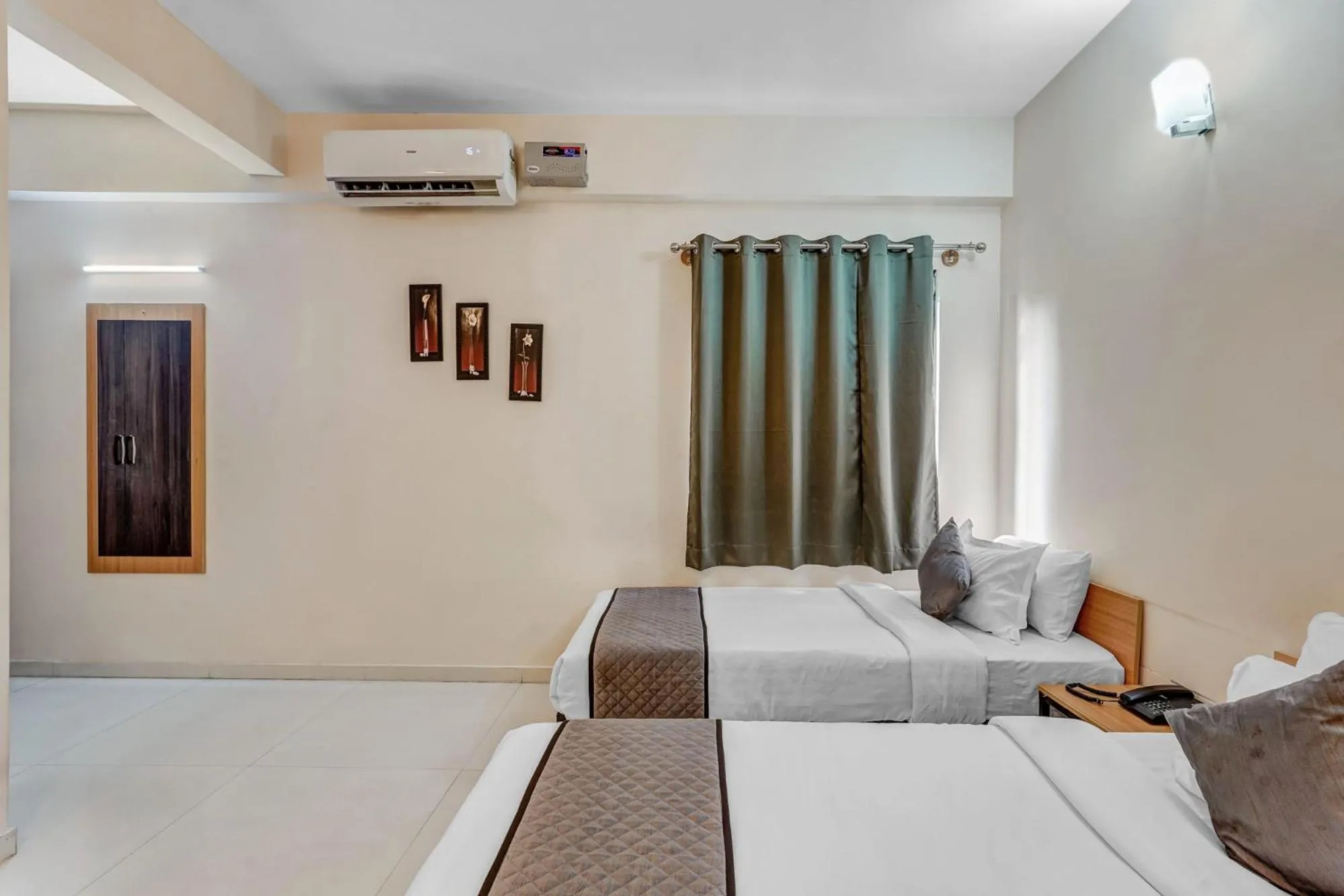 Bed in UPAR Hotels Nearby Bagmane Tech Park