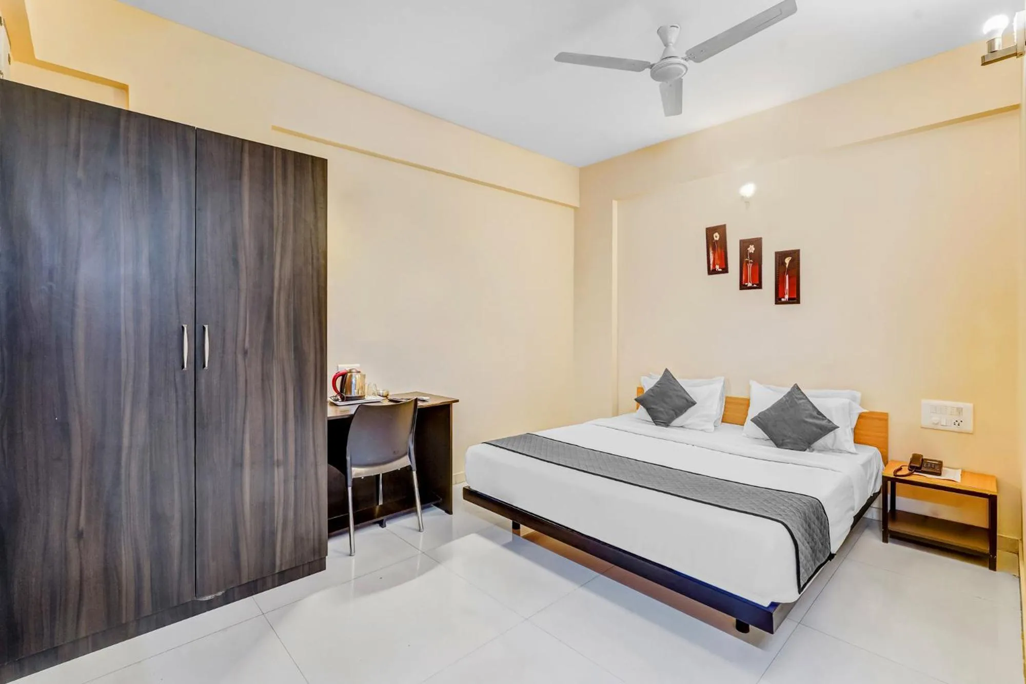 Bed in UPAR Hotels Nearby Bagmane Tech Park