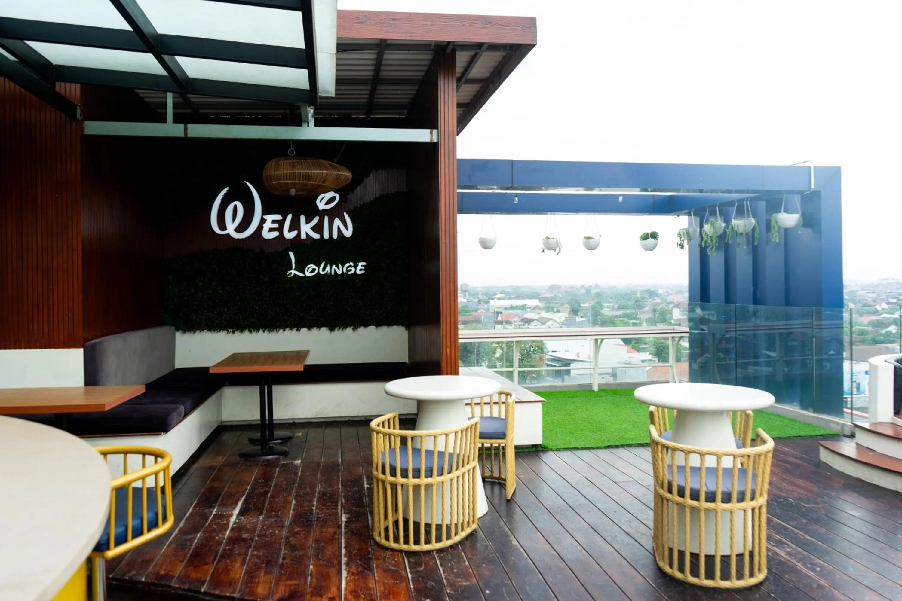 Communal lounge/ TV room in Azana Style Hotel Tulungagung