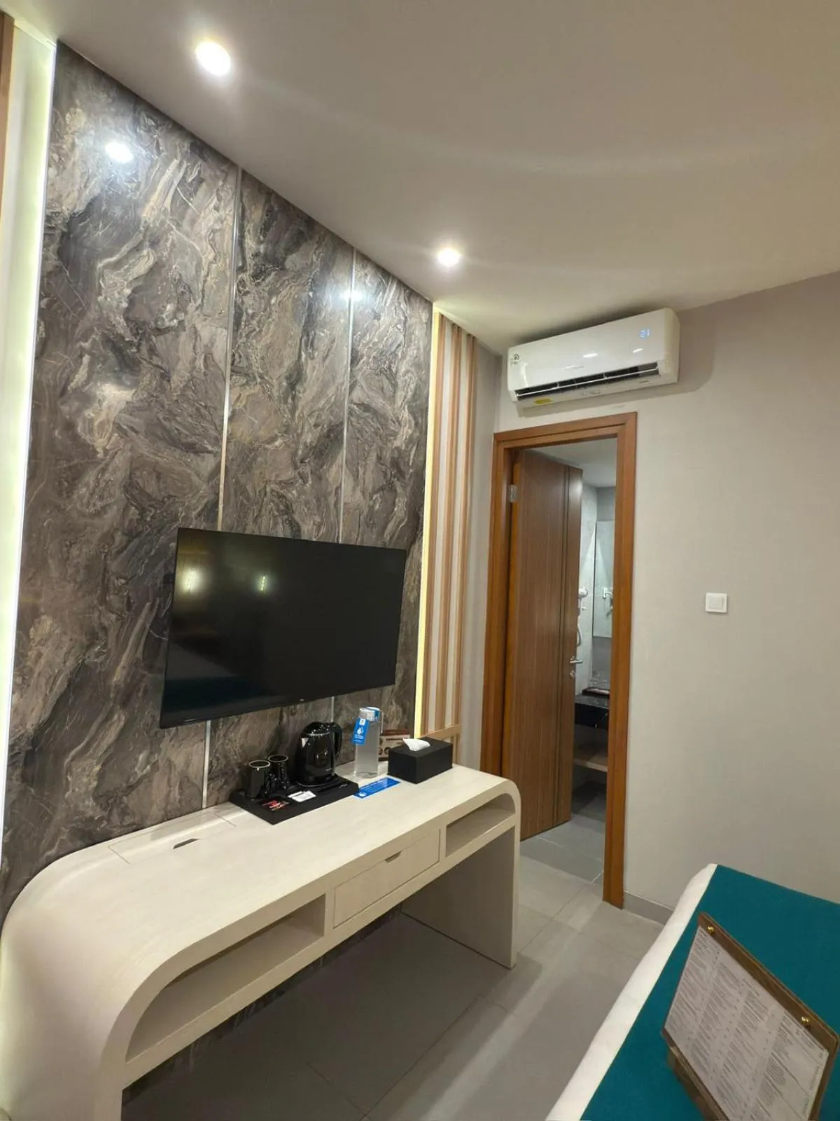 TV and multimedia, Bed in Azana Style Hotel Tulungagung