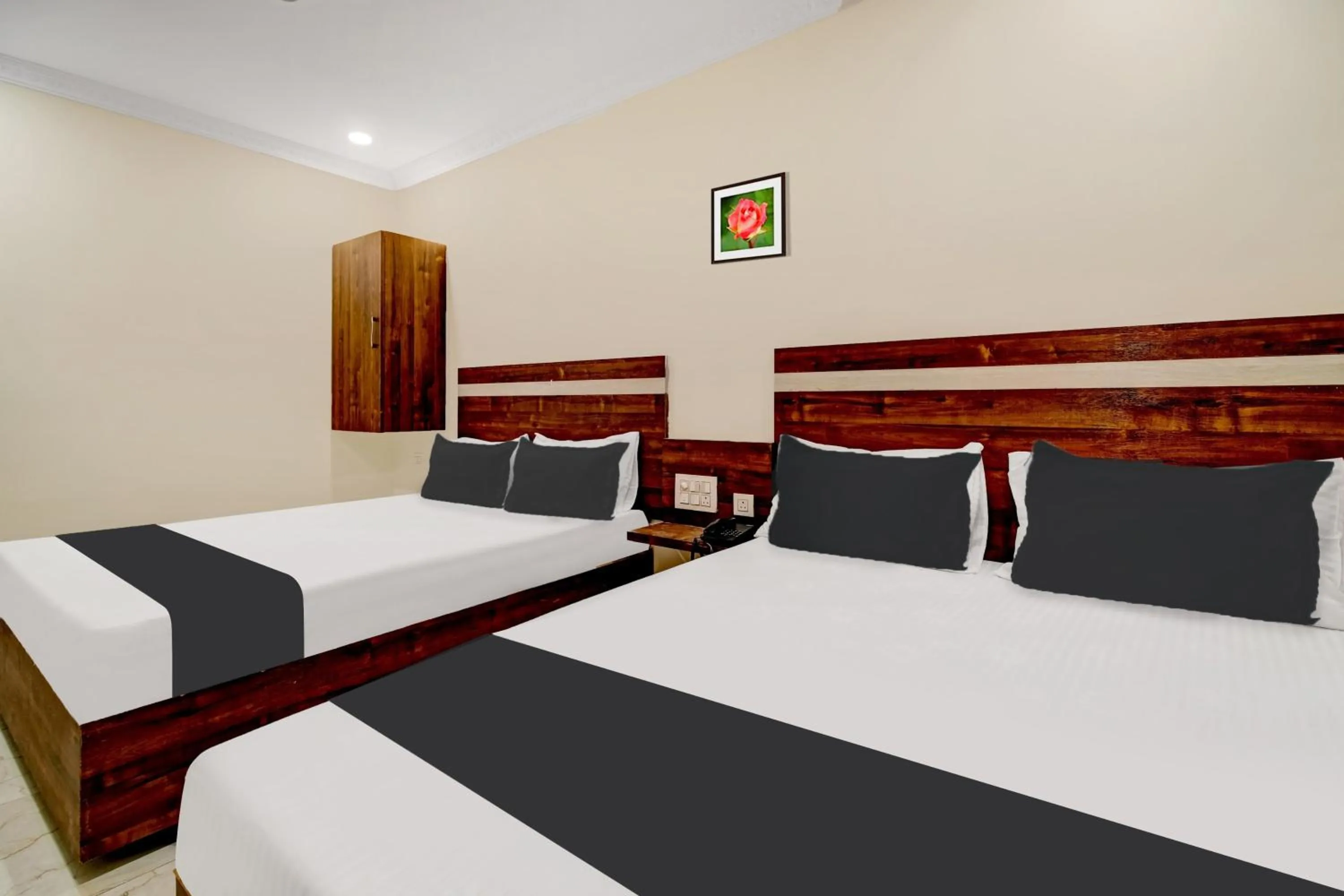 Bedroom, Bed in Hotel O Leela Elite