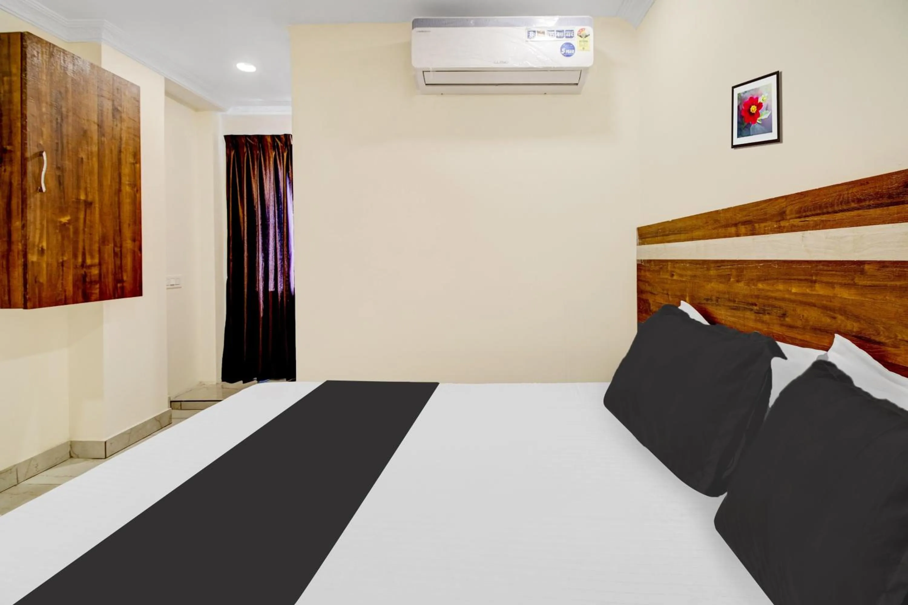 Bedroom, Bed in Hotel O Leela Elite