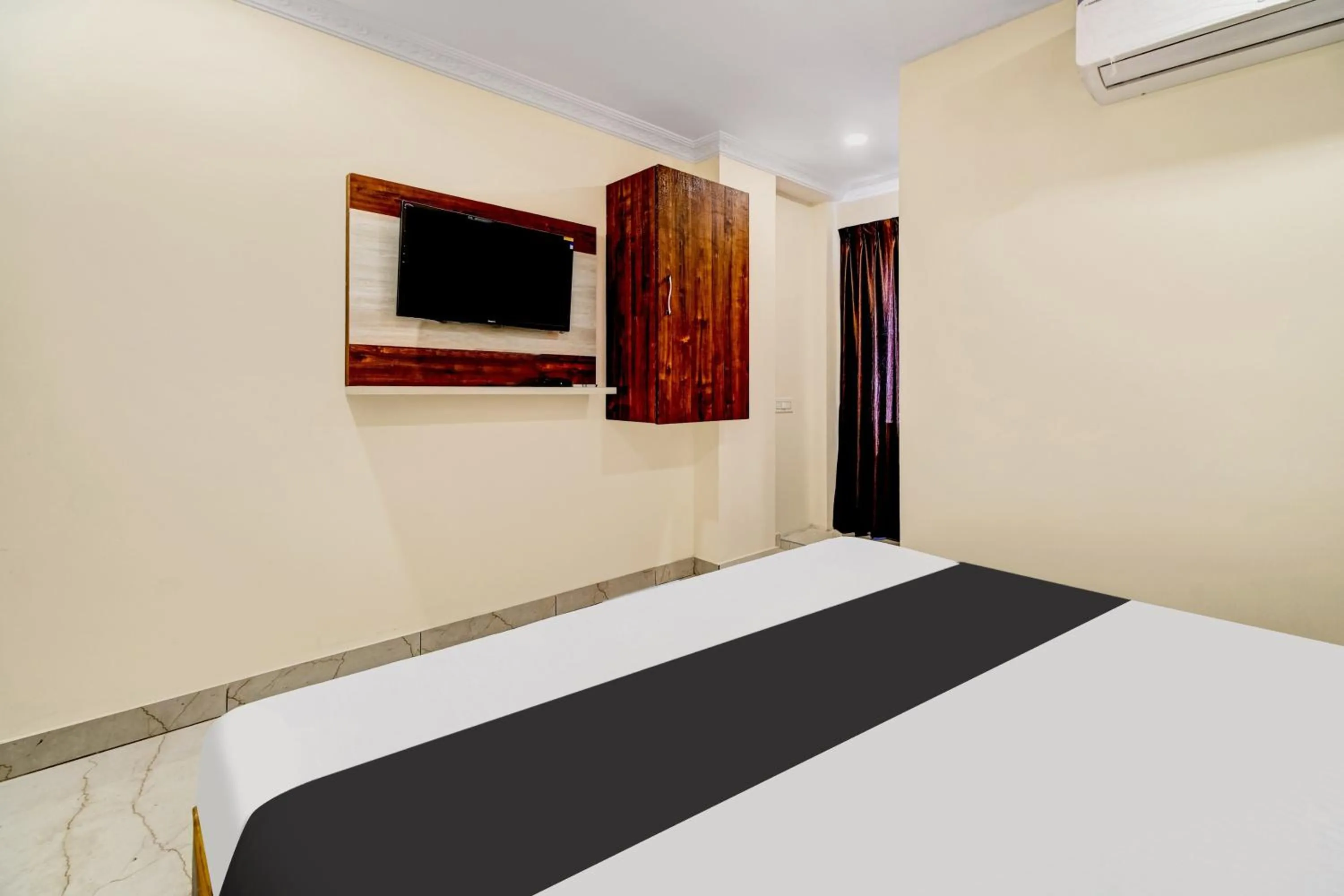 Bedroom, Bed in Hotel O Leela Elite