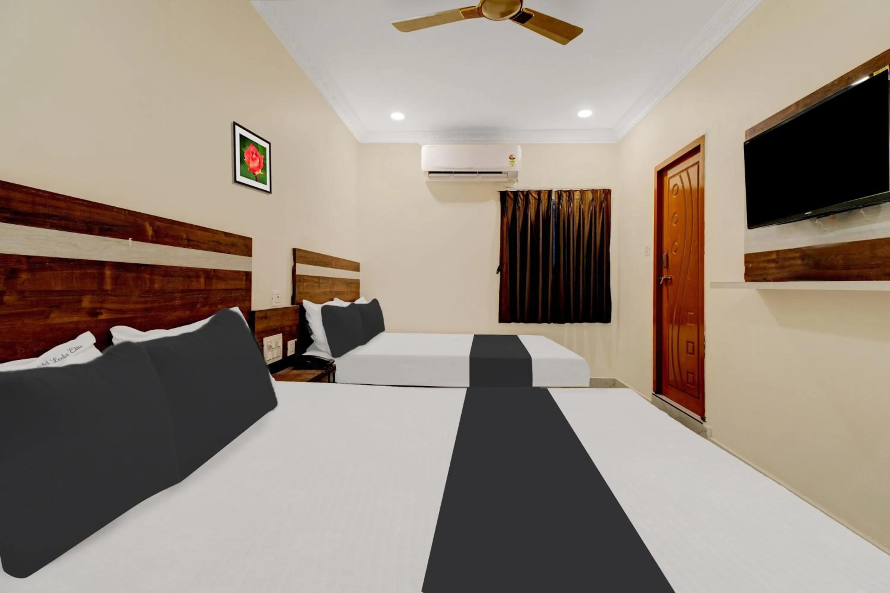 Bedroom, Bed in Hotel O Leela Elite