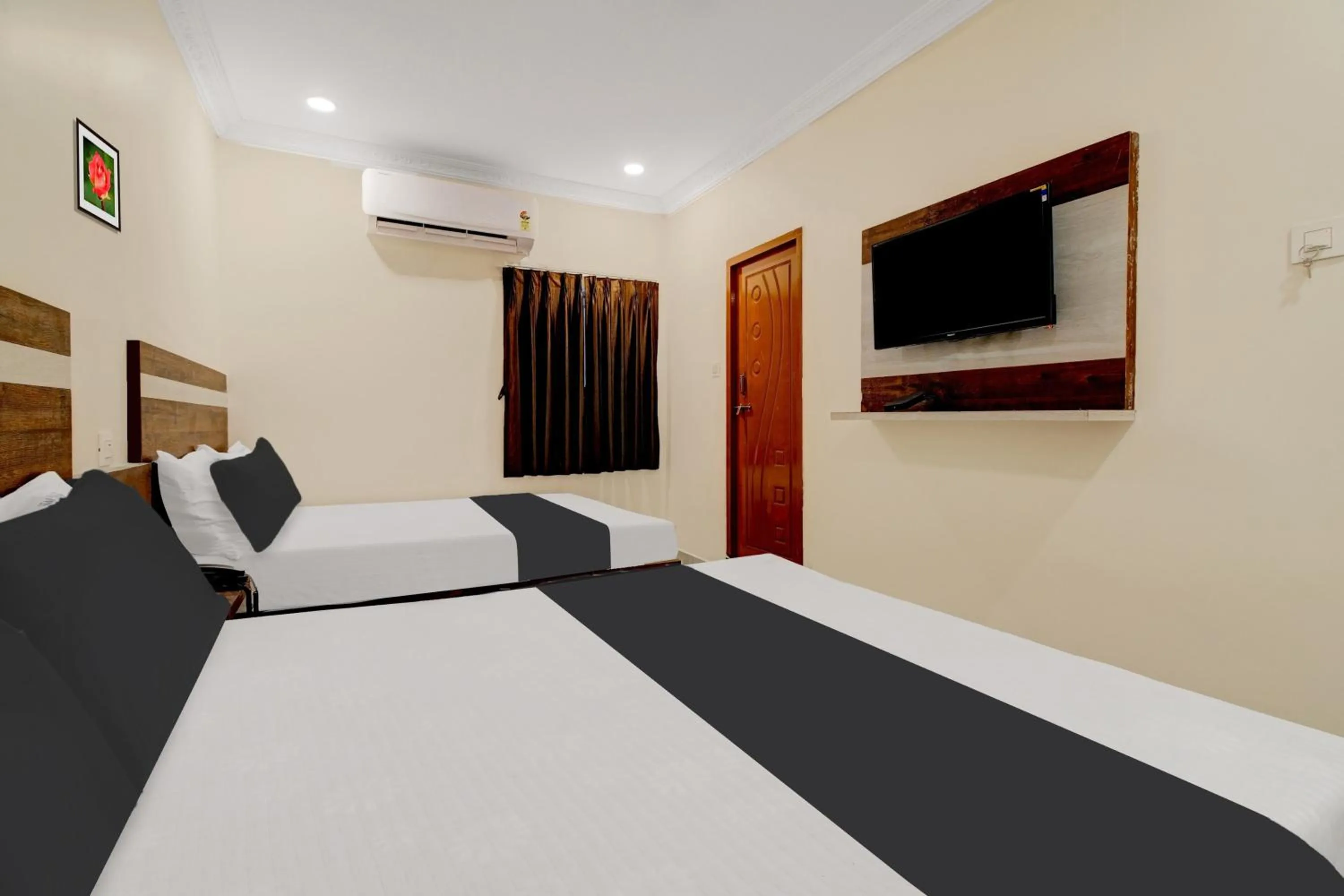 Bedroom, Bed in Hotel O Leela Elite