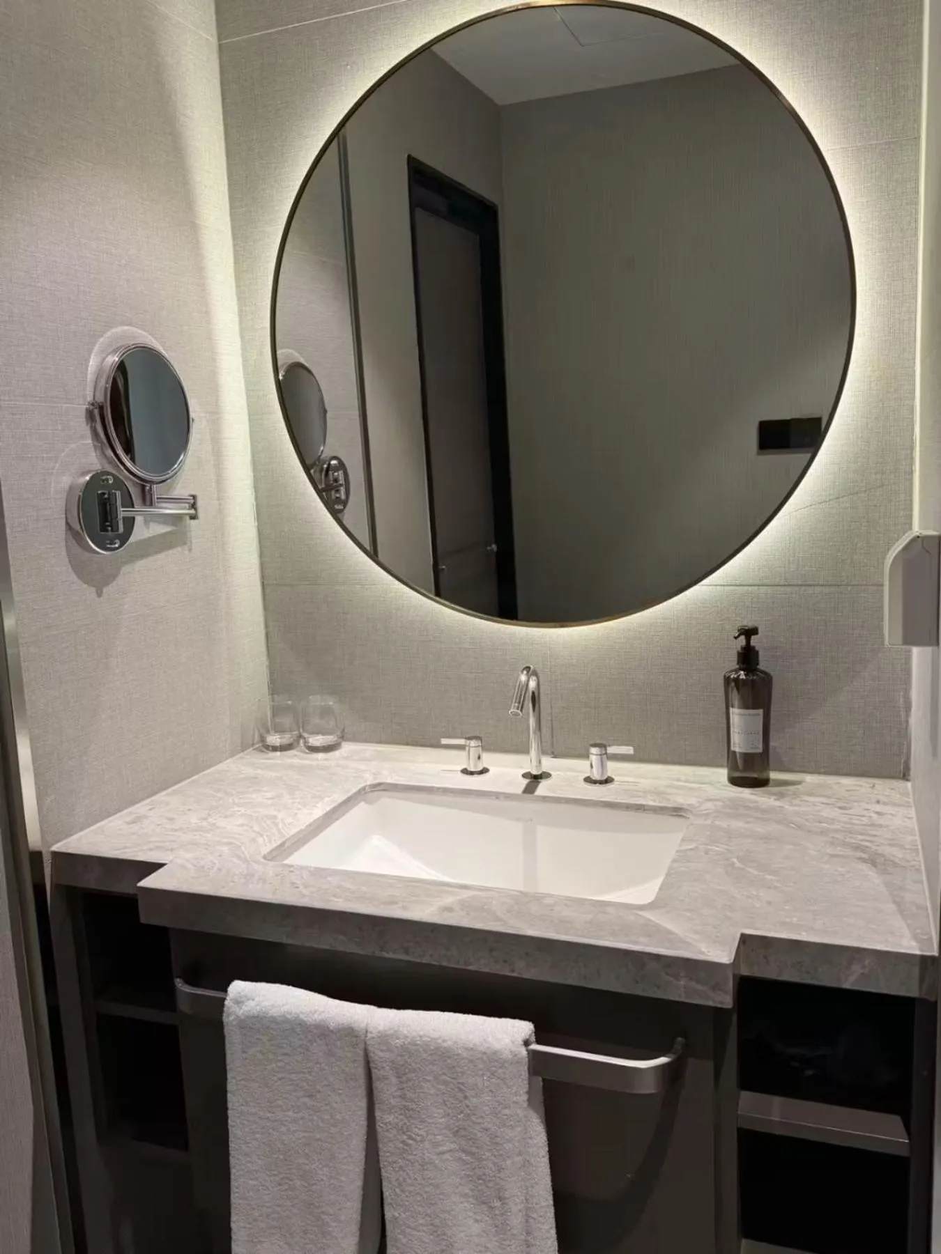 Toilet in Crystal Orange Hotel - Shanghai The Bund Jinling East Road