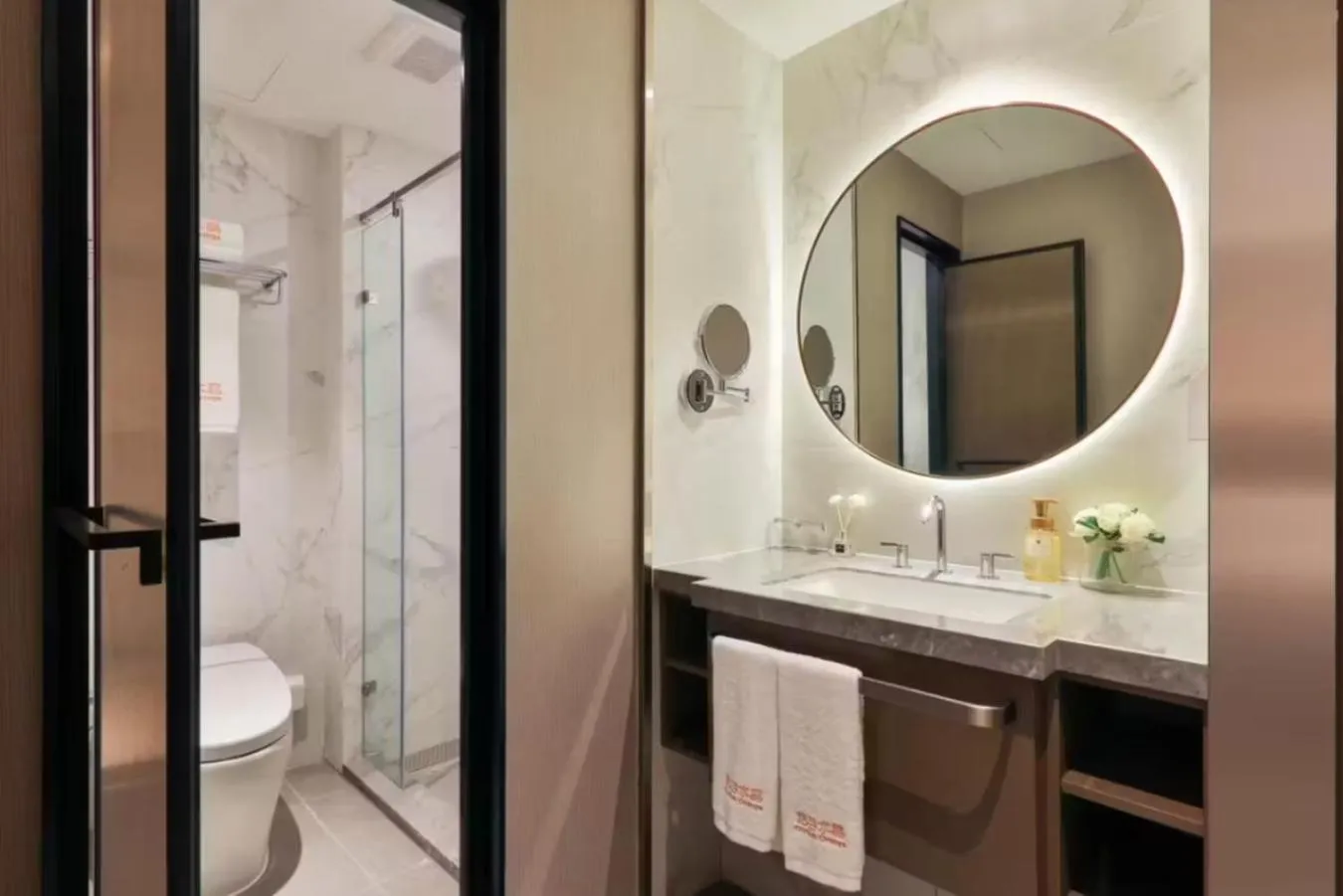 Toilet in Crystal Orange Hotel - Shanghai The Bund Jinling East Road