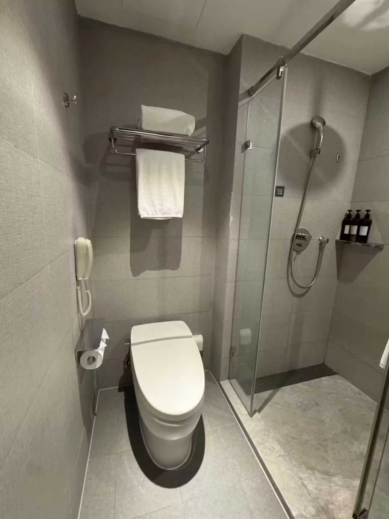 Toilet in Crystal Orange Hotel - Shanghai The Bund Jinling East Road