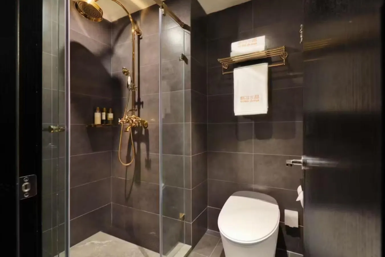 Toilet in Crystal Orange Hotel - Shanghai The Bund Jinling East Road