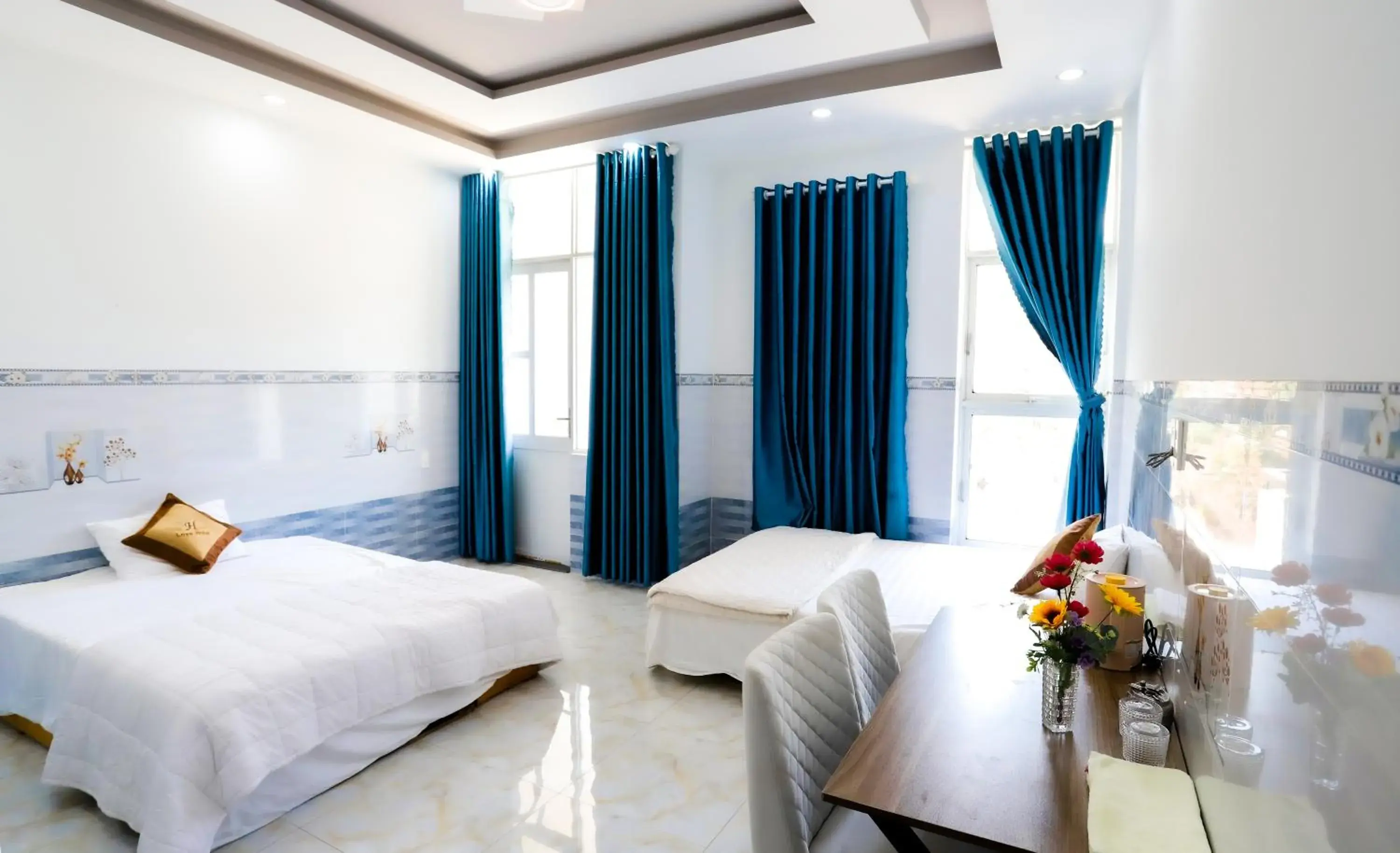 Double or Twin Room with Balcony in Hotel Trâm Anh Double or Twin Room with Balcony in Hotel Trâm Anh