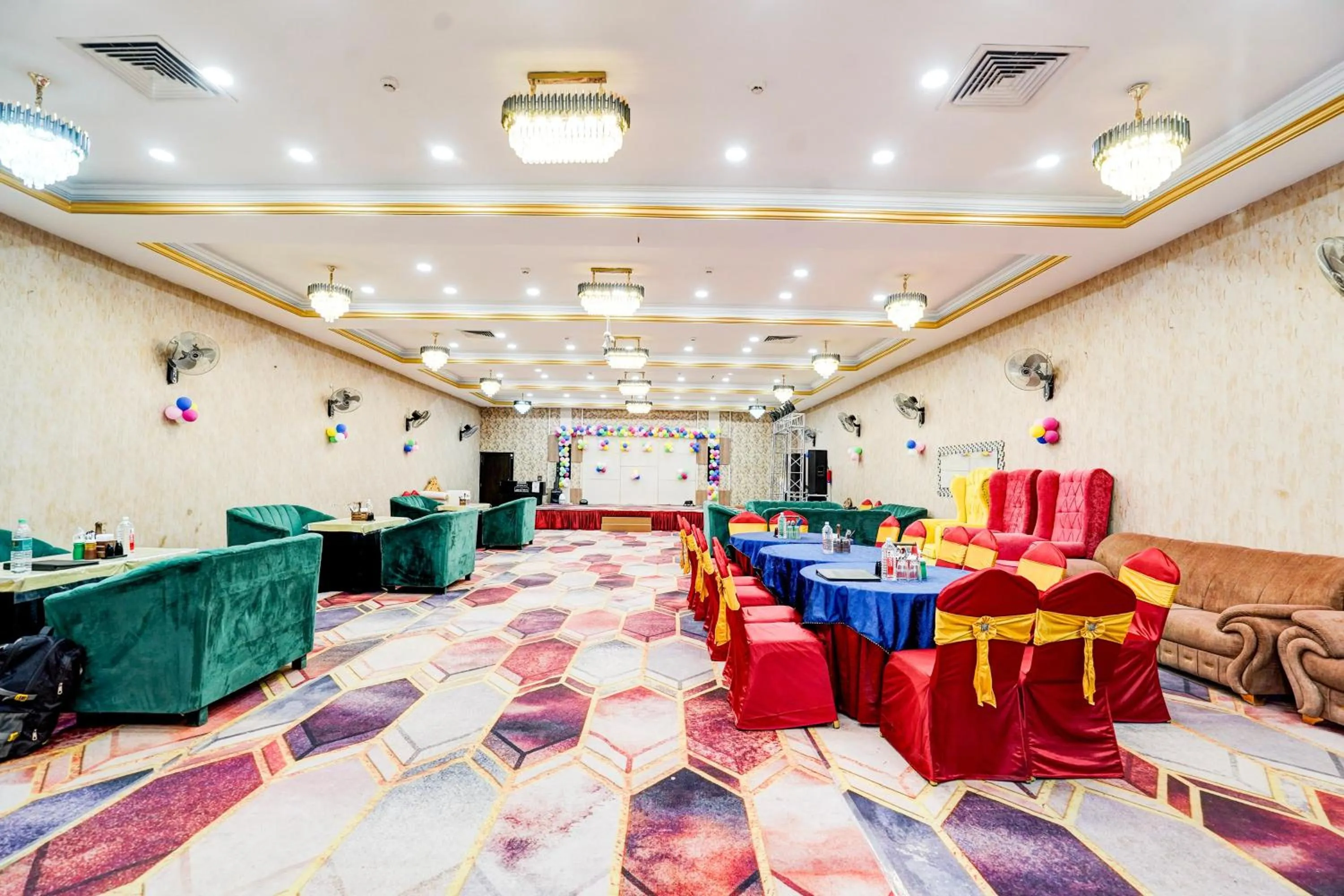 Restaurant/places to eat in Hotel O Alankrita Resort