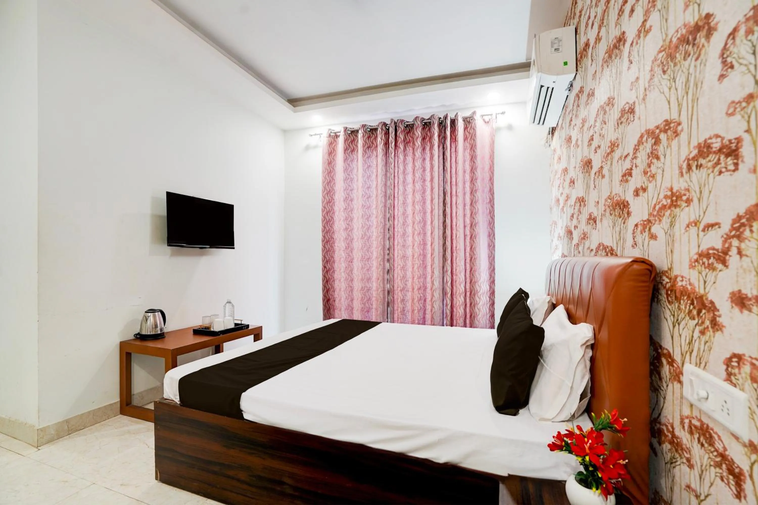 Bedroom, Bed in Hotel O Alankrita Resort