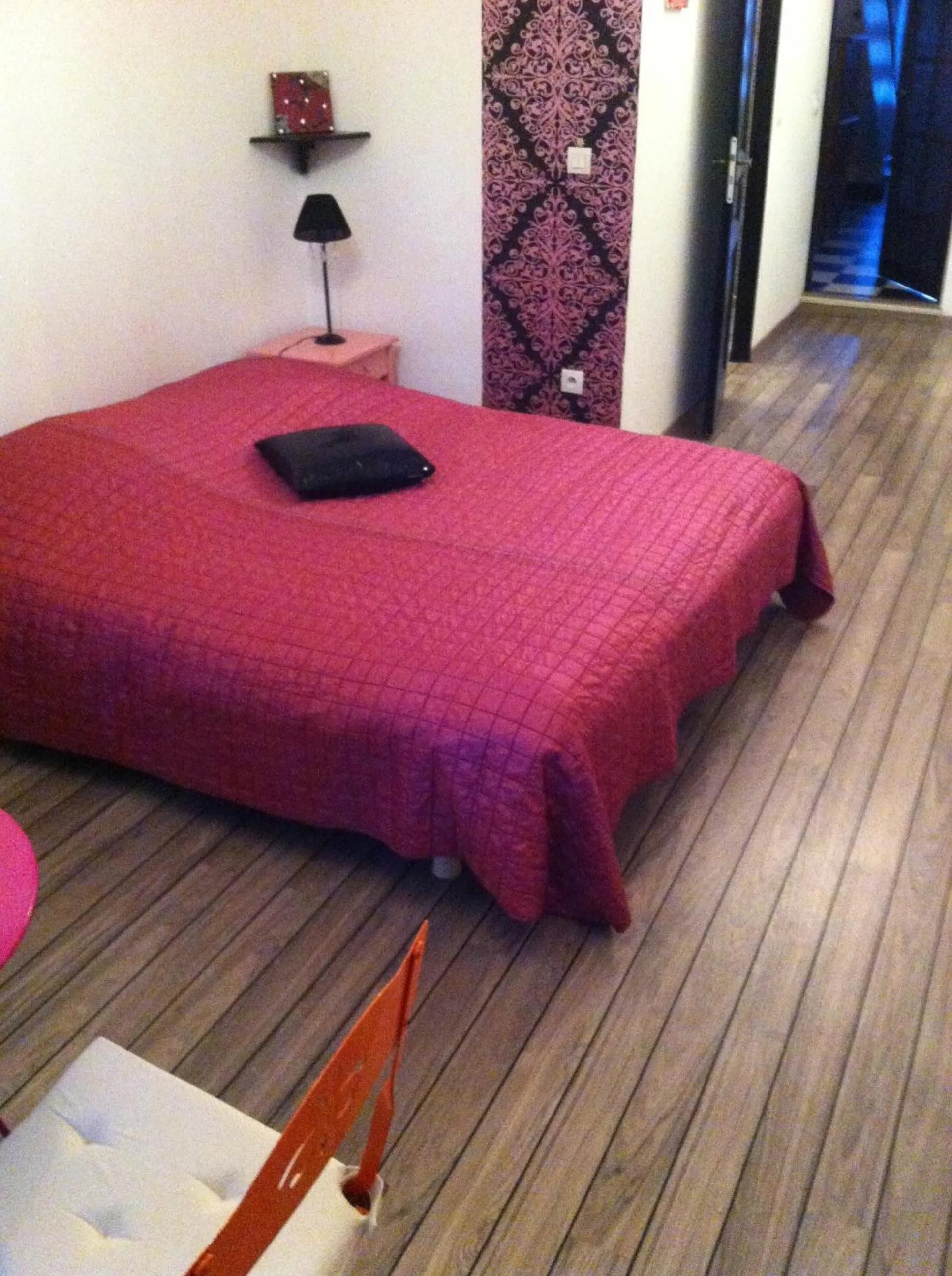 Photo of the whole room, Bed in La Cathare