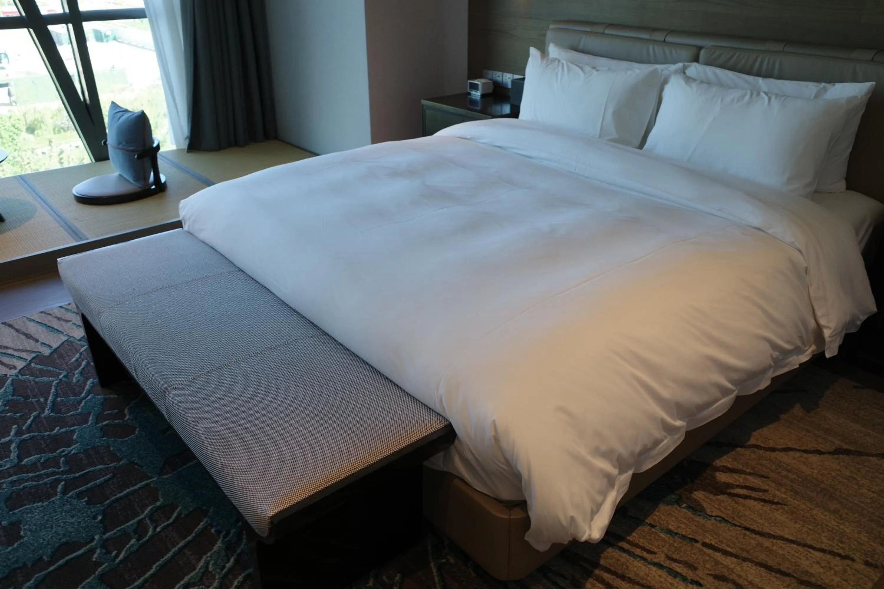 L Snow Supreme Hotel