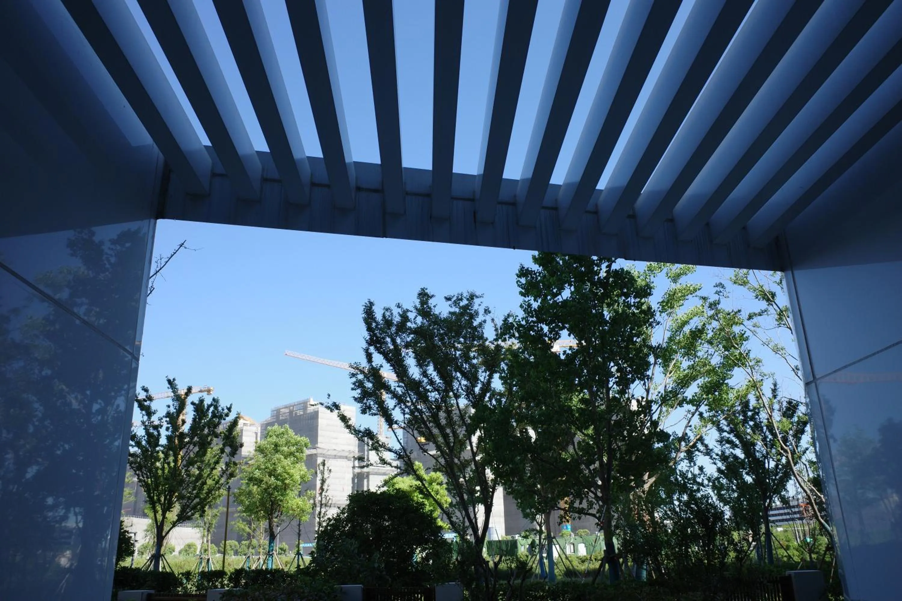 L Snow Supreme Hotel