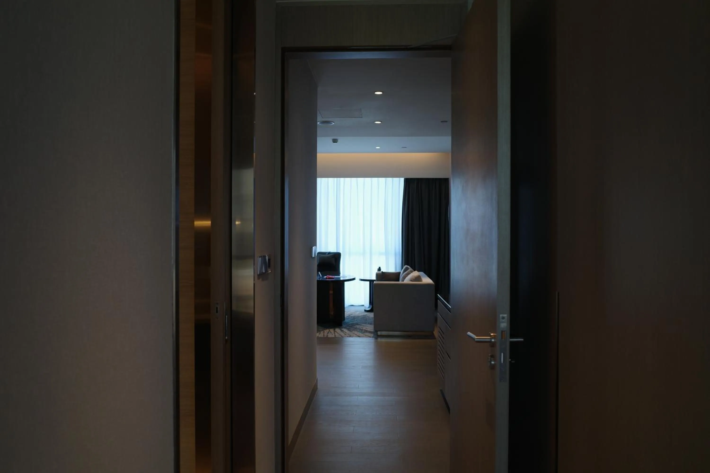 L Snow Supreme Hotel