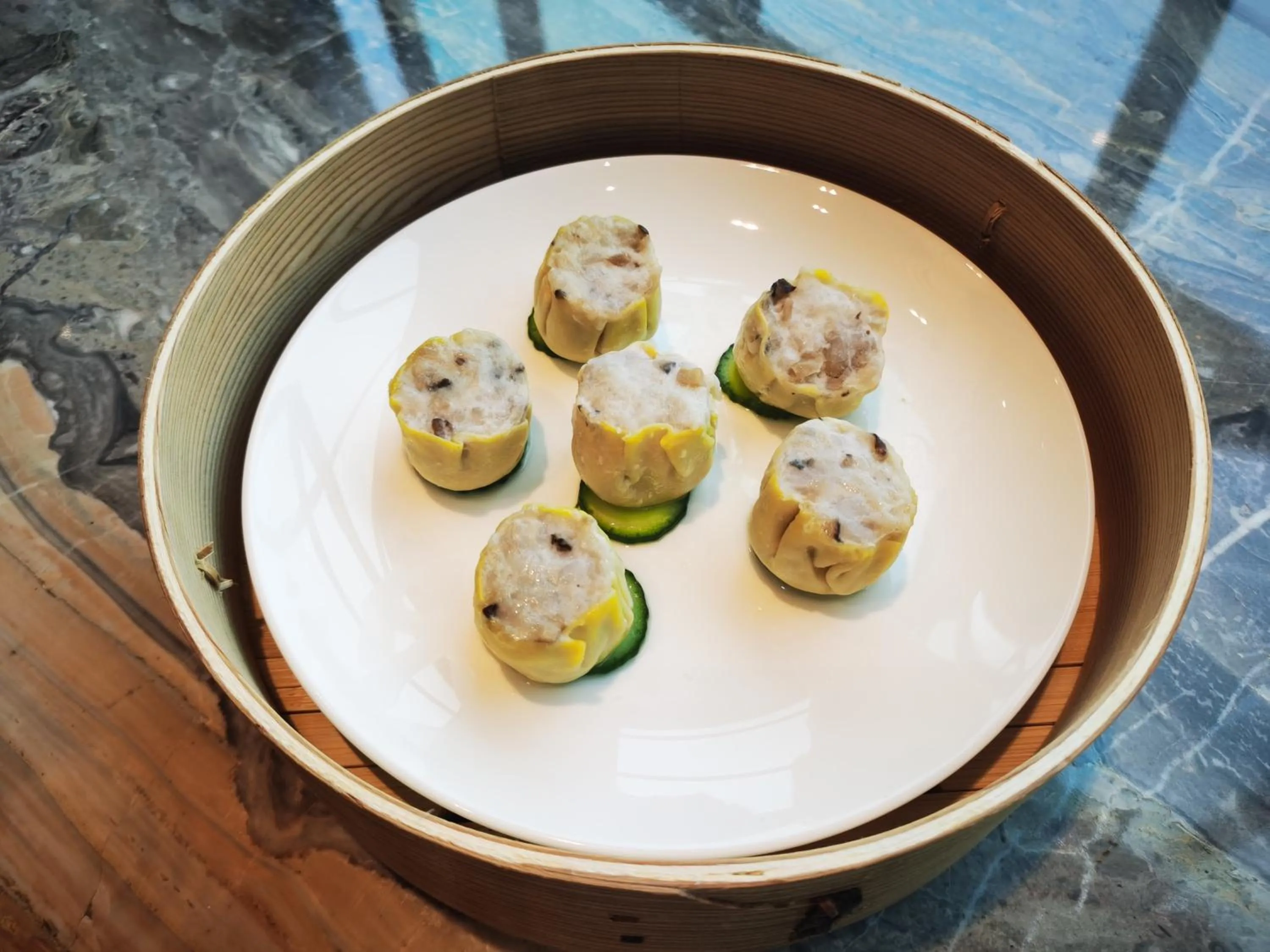 L Snow Supreme Hotel