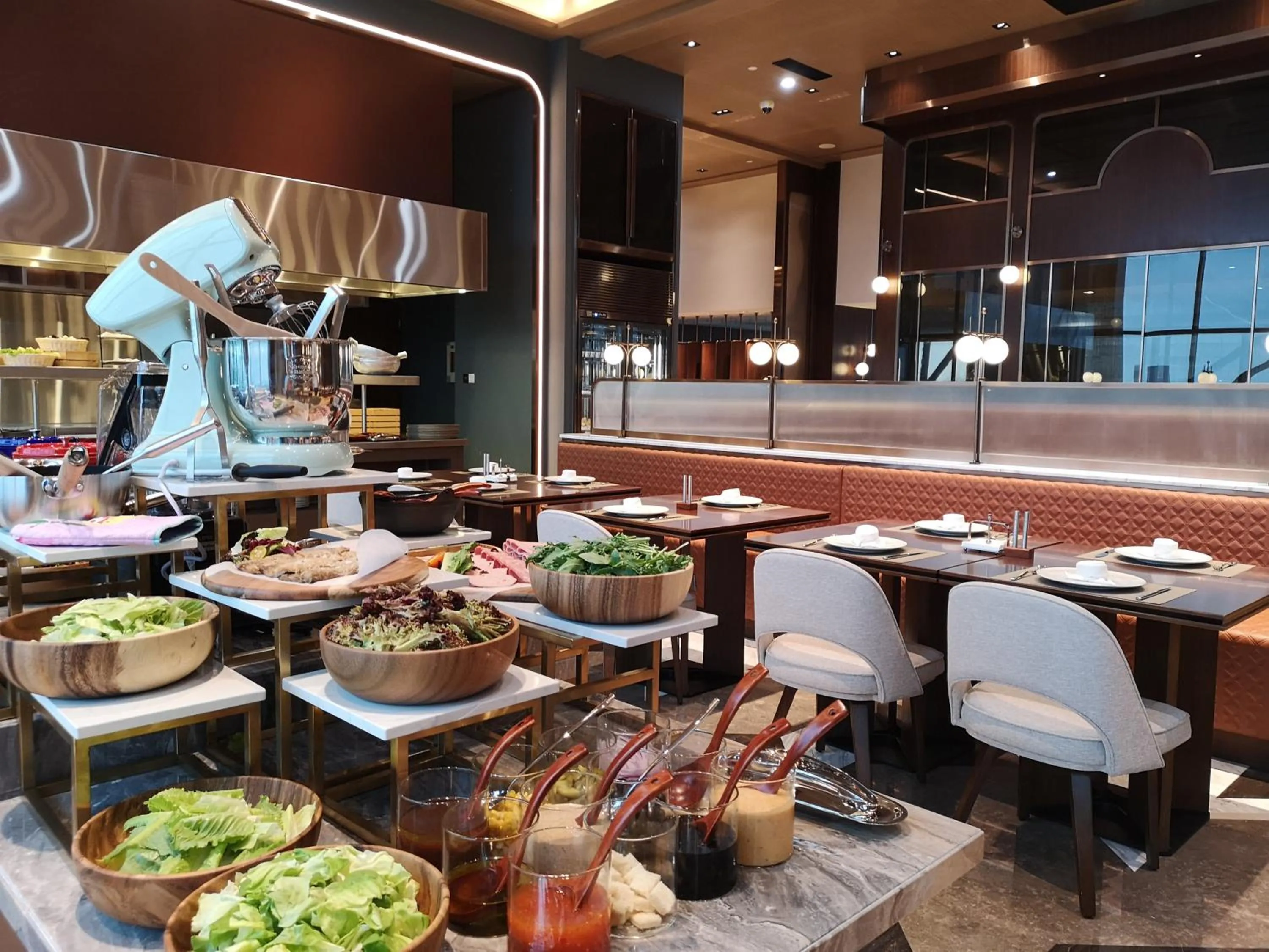 L Snow Supreme Hotel